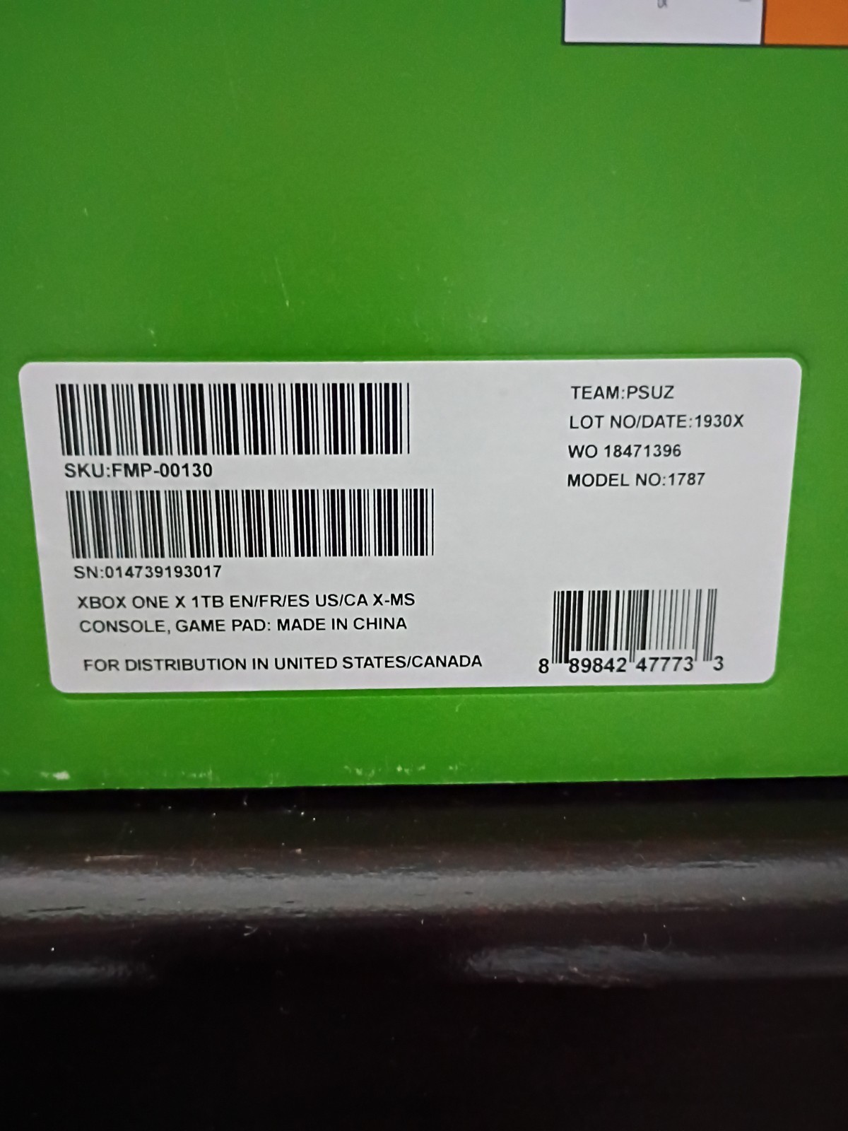 Xbox One X 1TB Gears 5 Limited Edition Console Bundle + Gears 5 Charger. Mint