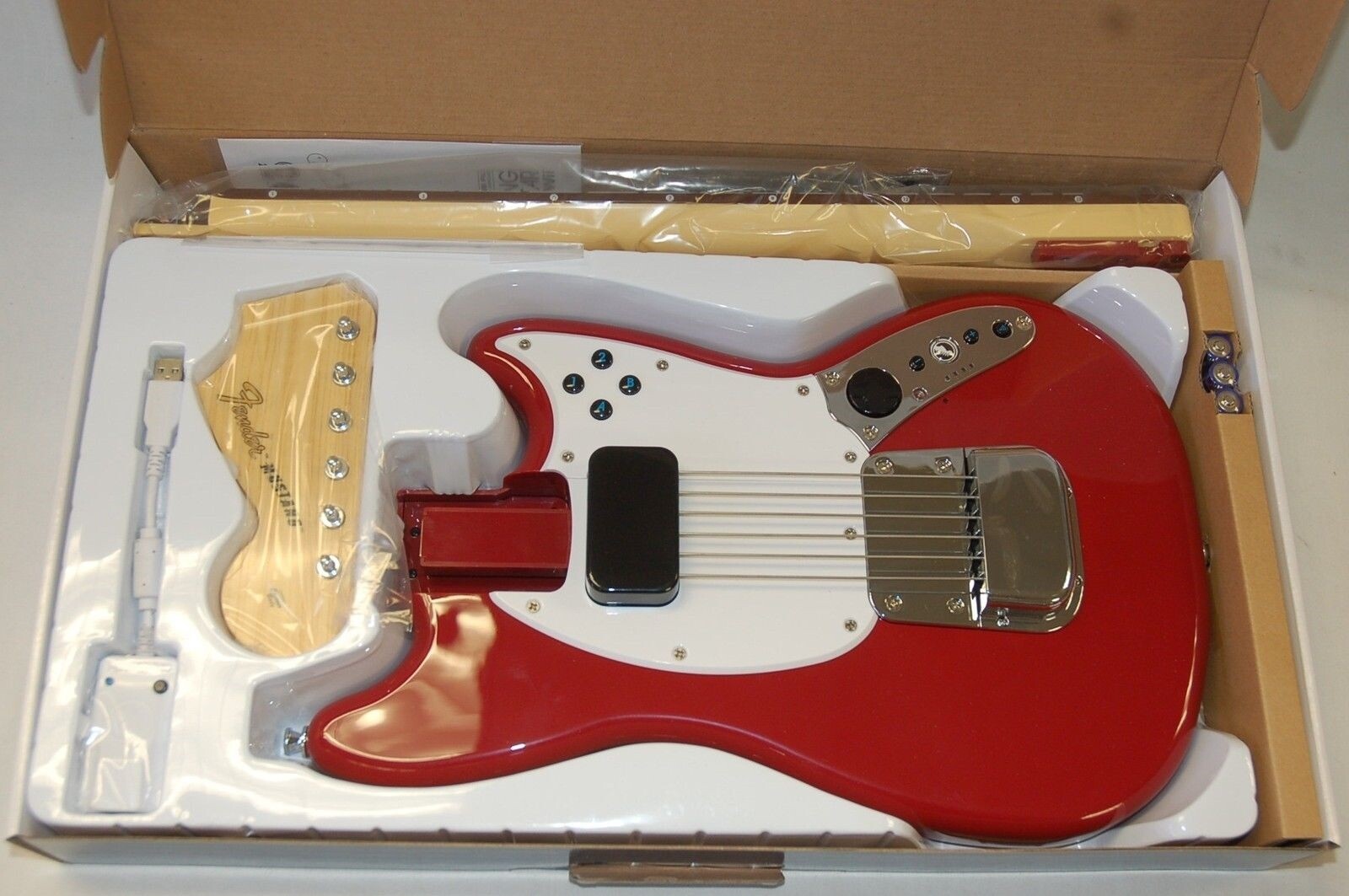 NEW Mad Catz Rock Band 3 Wii-U Wireless Fender Mustang Pro Guitar SU0-RB3 96563