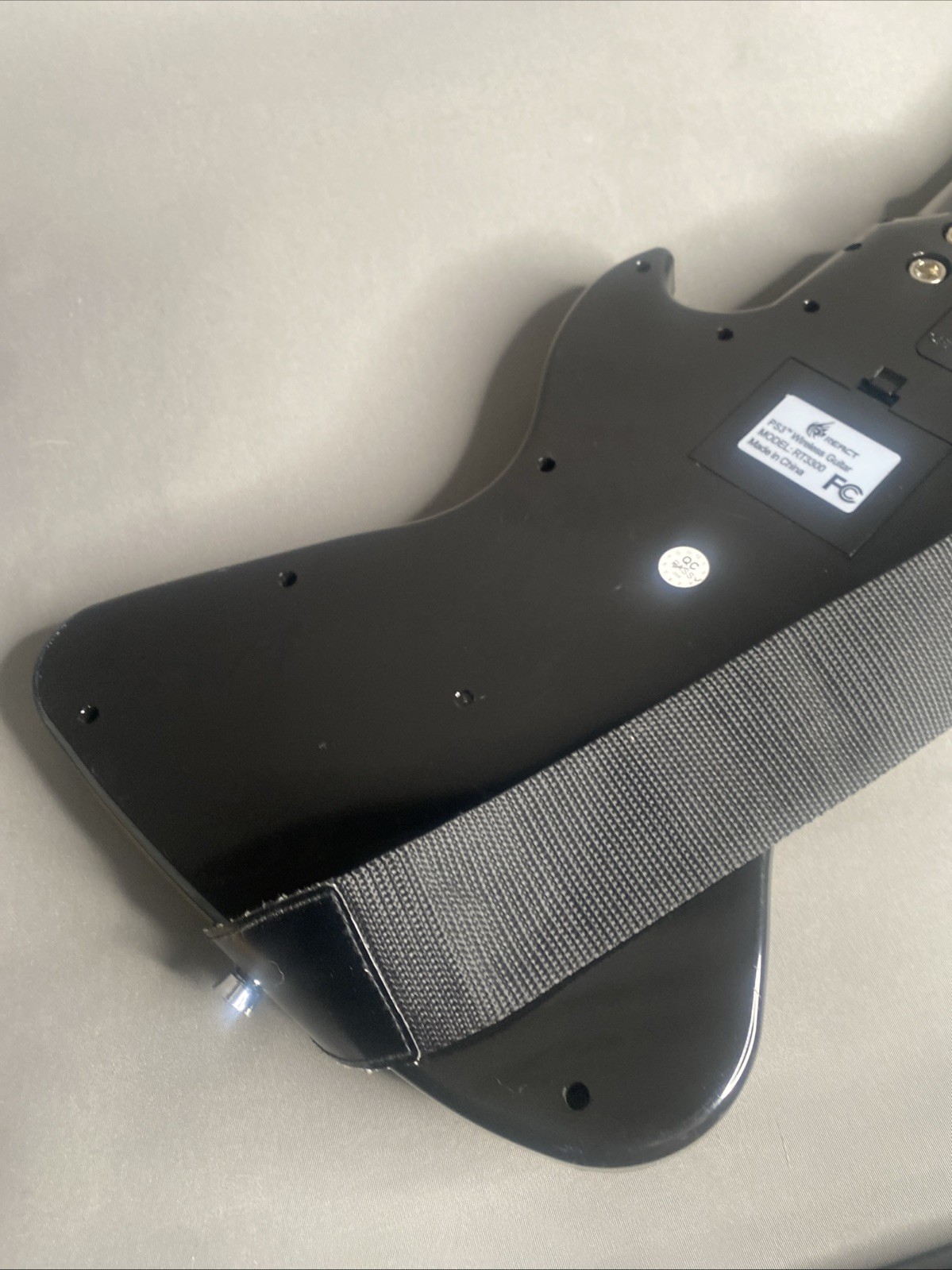 PS3 RT3300 React Black Wireless Guitar NO DONGLE Play Station 3, For Parts