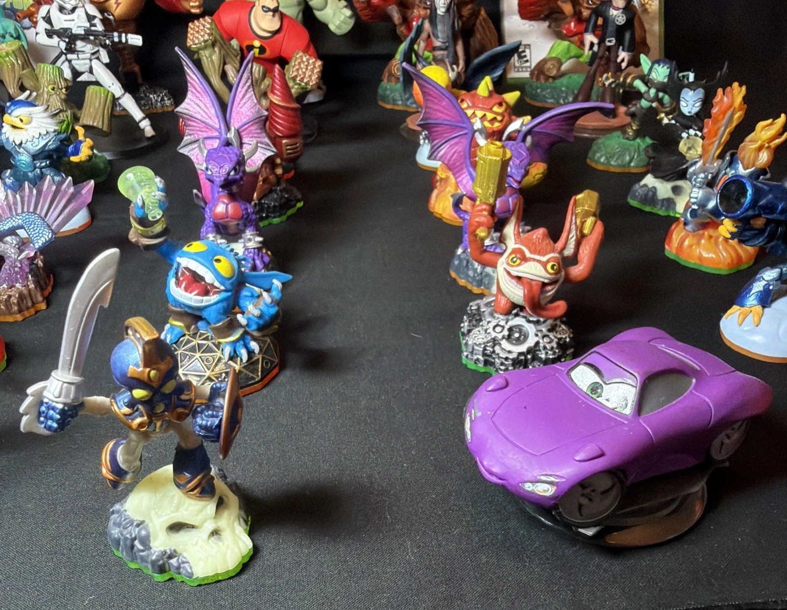 Skylanders Mixed Lot Of 35 Action Figure Toys+vehicles+2 Xbox Game DVDs
