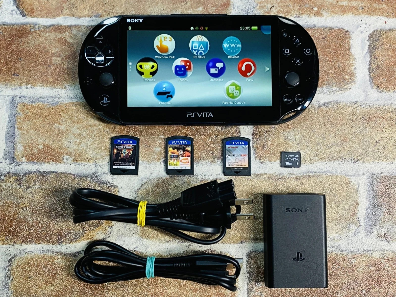 PS Vita Black PCH 2000 SONY PlayStation Japan 16GB Charger 3 Games No.2
