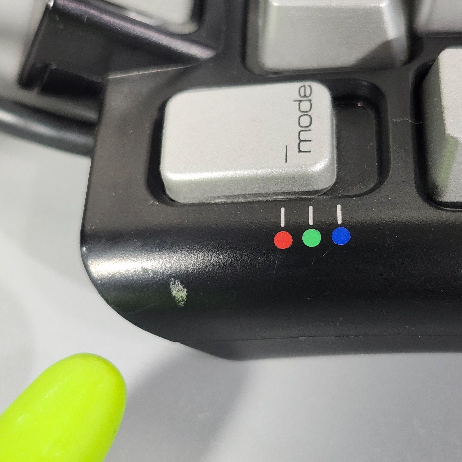 Saitek Left-Handed Pad Pro Gamer Command Unit PZ31A USB 2.0 21 Button No CD-ROM
