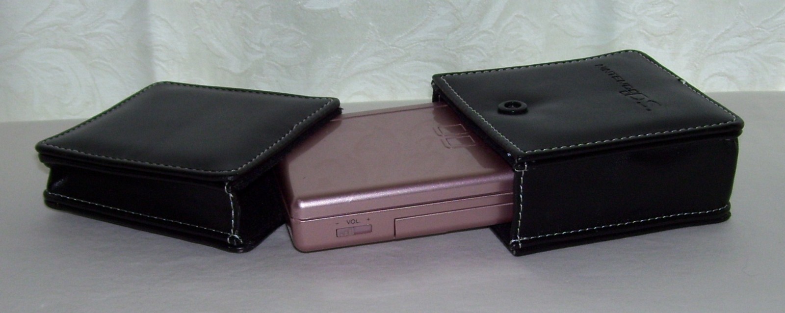 Genuine Nintendo DS . Black Synthetic Leather Padded Game Case / Sleeve ONLY