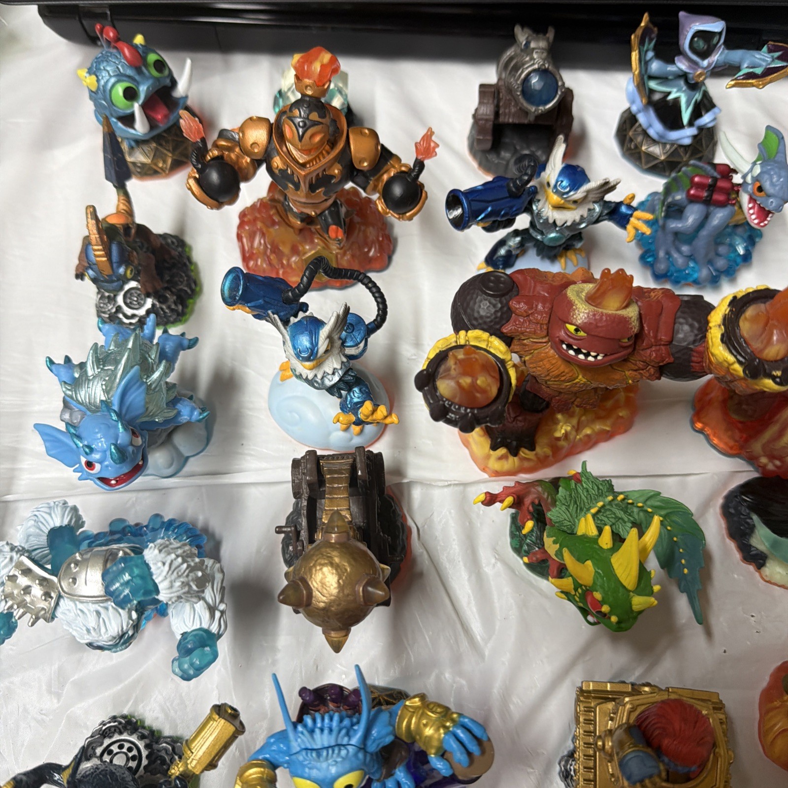 LOT 42 Skylanders: Spyro’s, Giants & More Adventure Game Skylander Figures