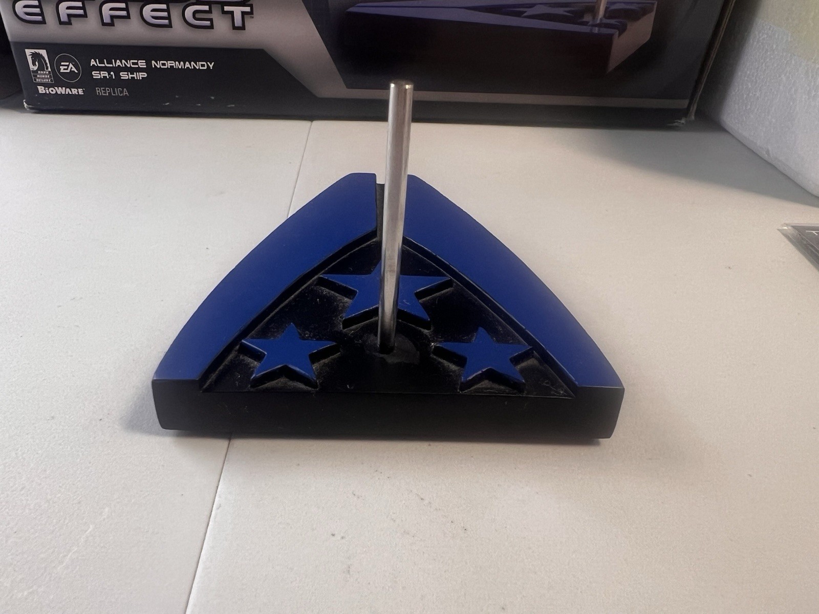 Dark Horse Mass Effect Alliance Normandy SR-1 Ship Replica Statue with Box 2013