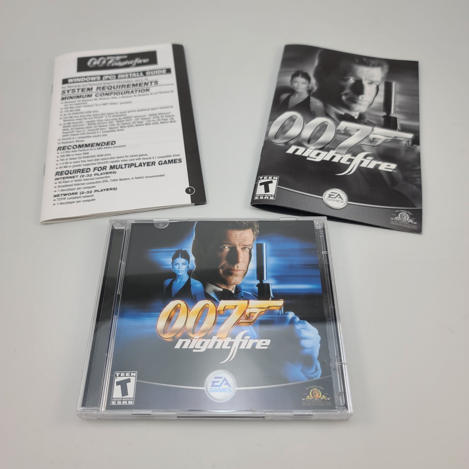 007 Nightfire PC CD-ROM Game James Bond EA Games MGM Interactive Complete 2002