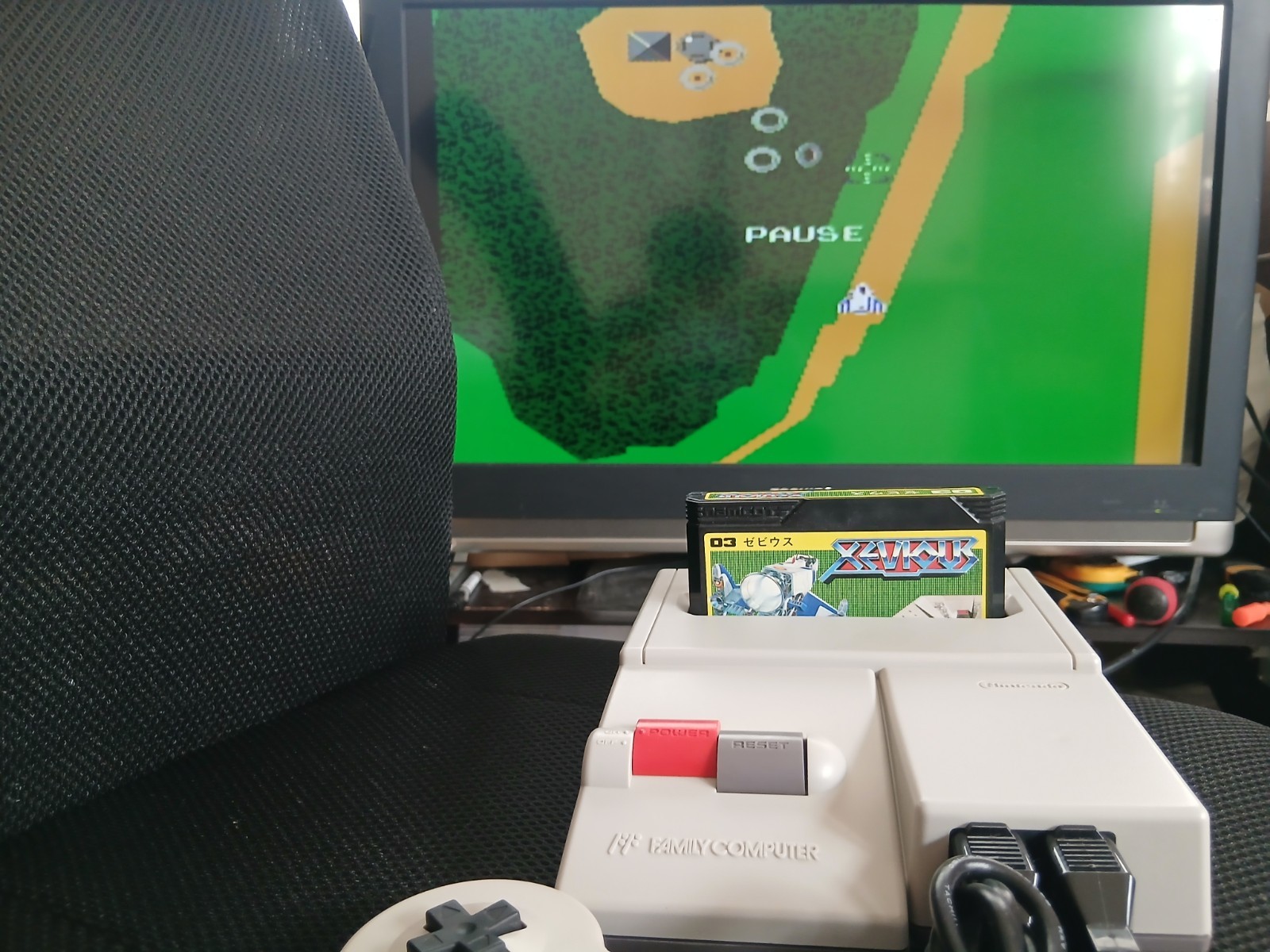 Nintendo New Famicom Console AV Complete set very good condition TESTED NES 1