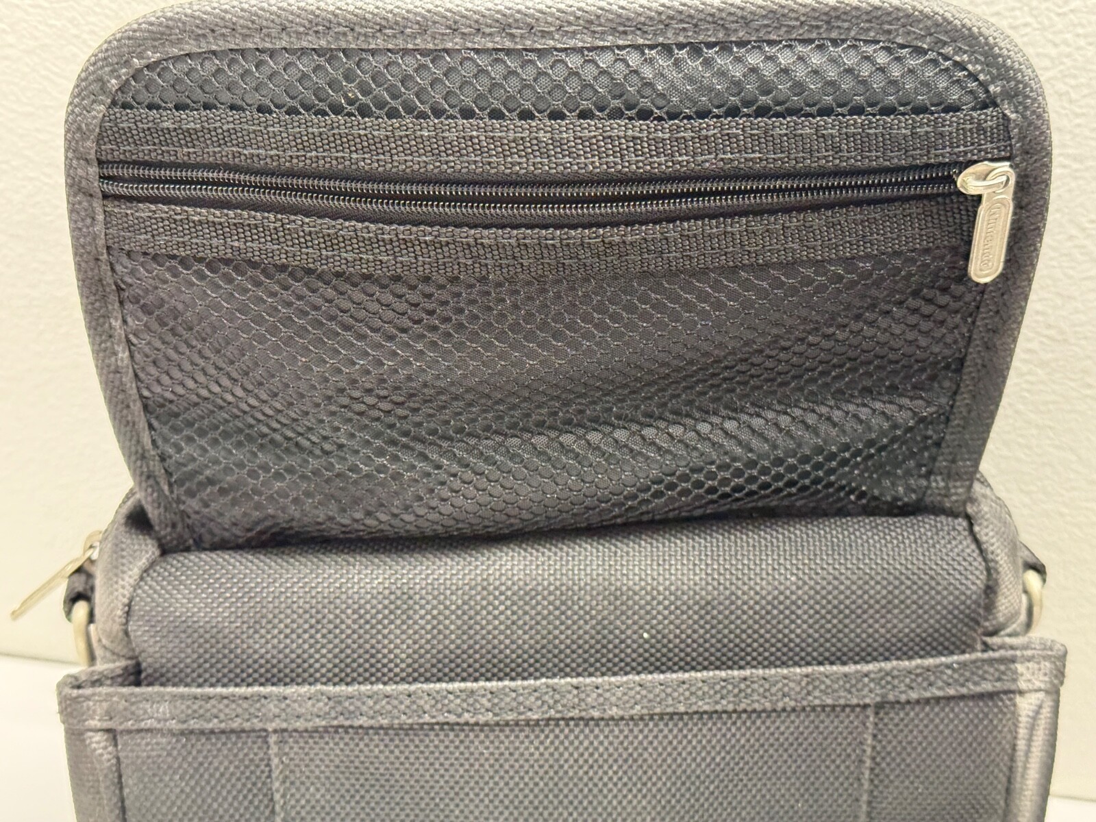 Vintage Nintendo Game Boy Advance Fanny Pack Padded Case Travel Bag Waist Black