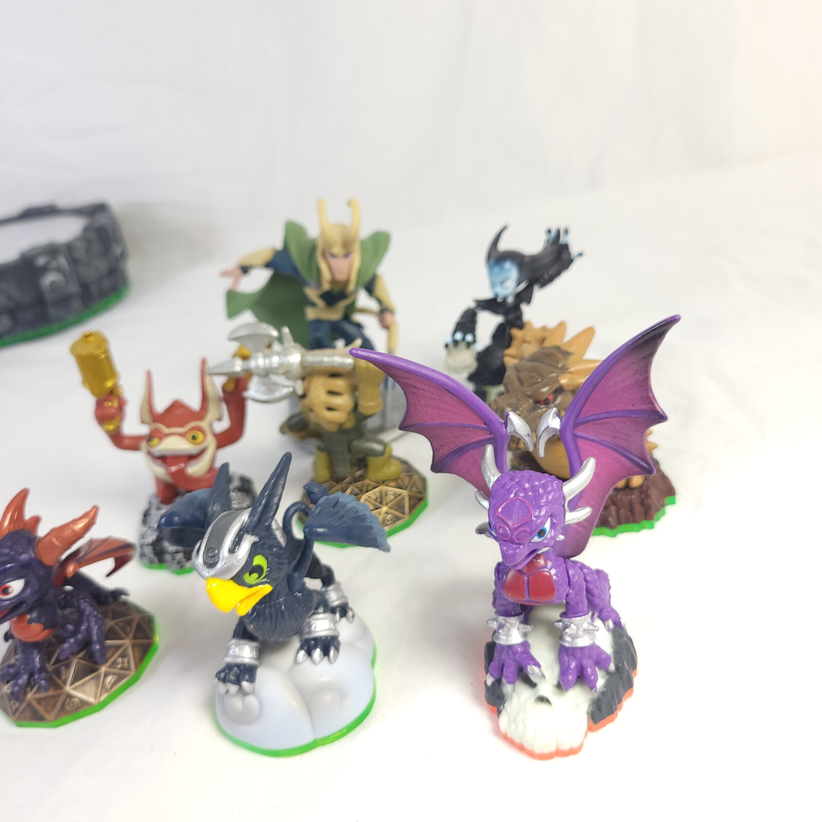 Skylanders Lot of 8 Figures And Xbox 360 Portal Of Power