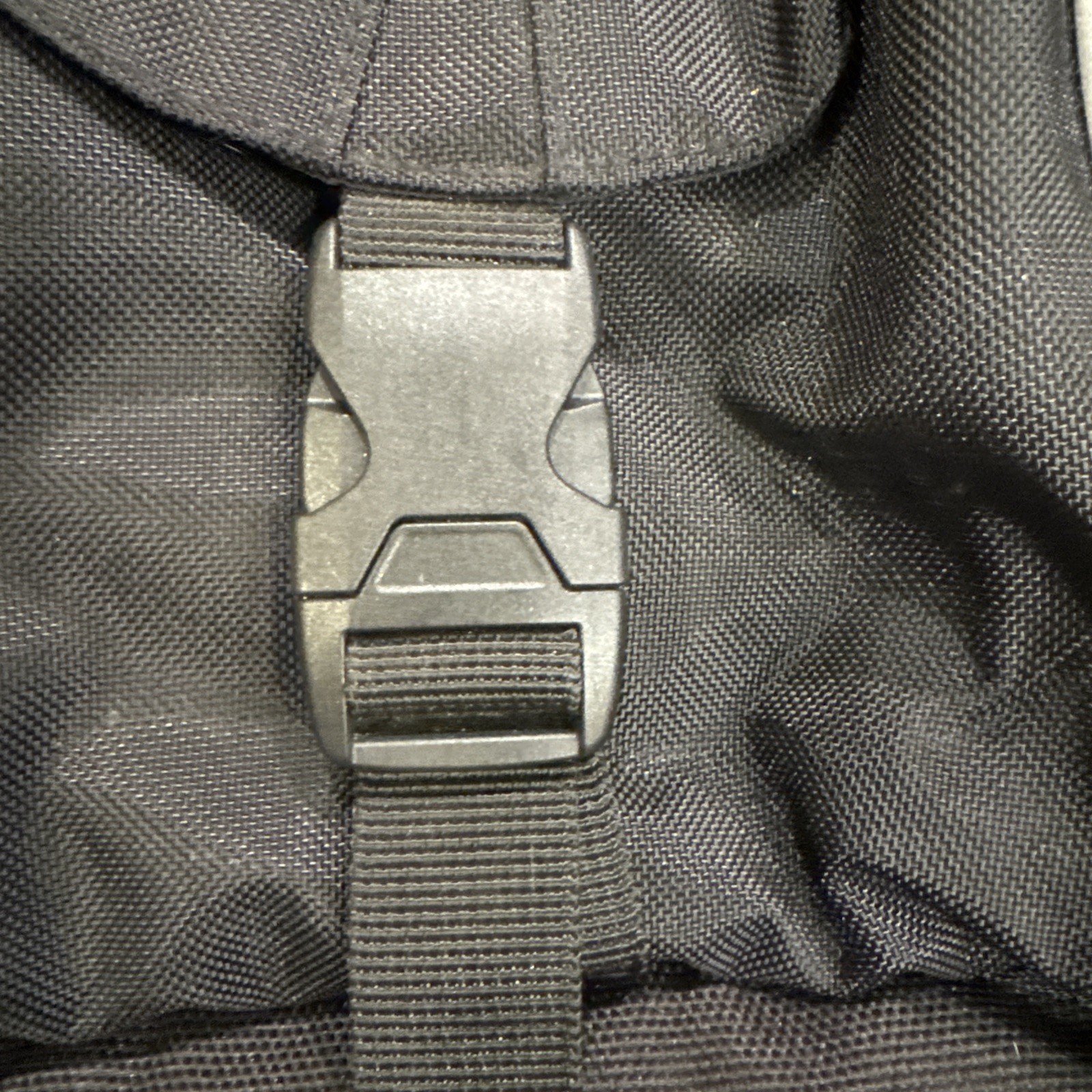 Black Mad Catz Licensed Xbox 360 Padded Backpack Case w/ Partitions Black Nylon