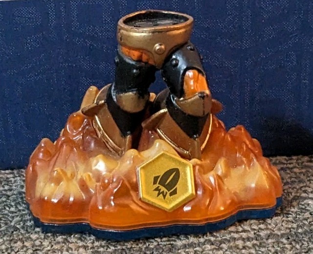 Skylanders Lot 4 Full Figures, 2 Swap Force Half Body Parts