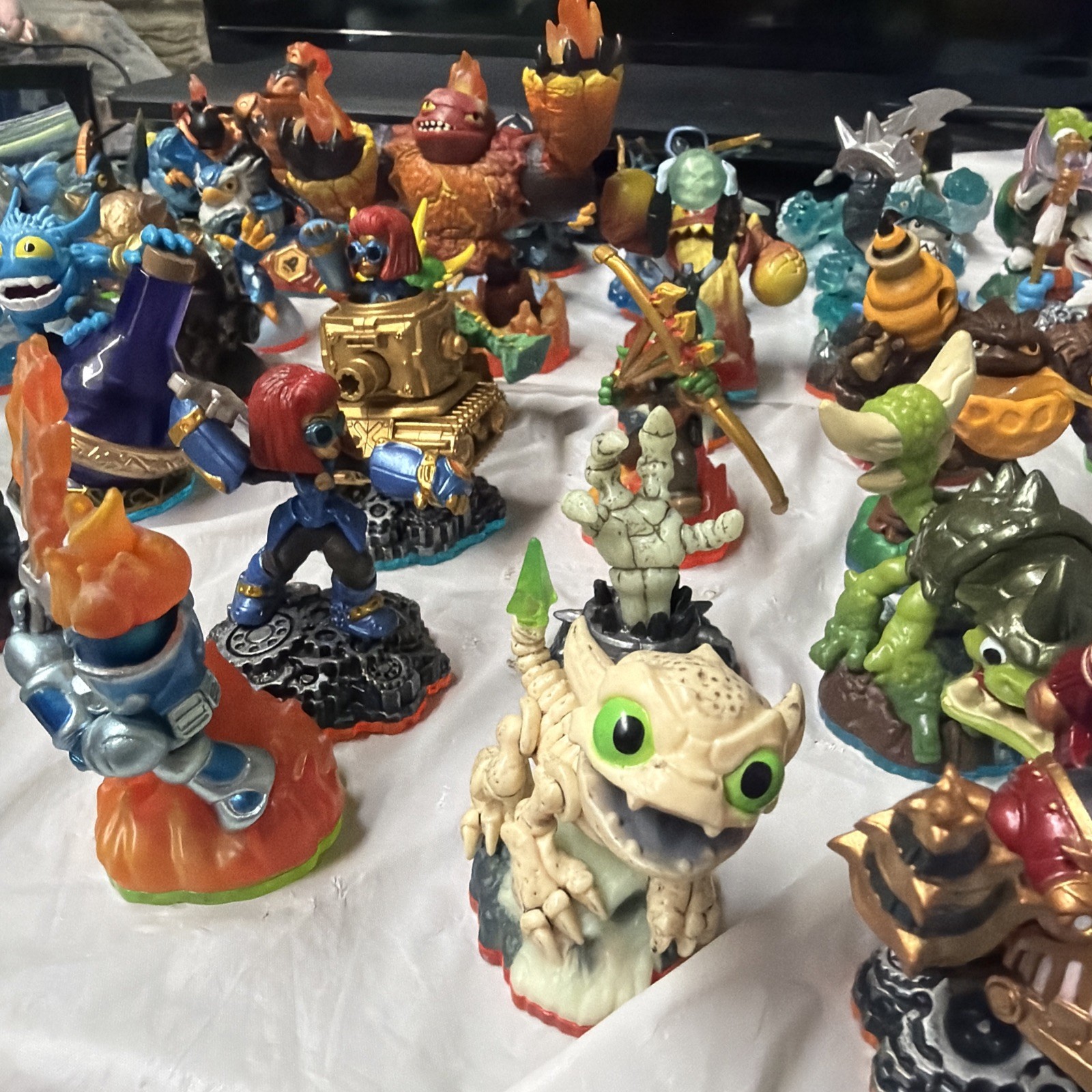 LOT 42 Skylanders: Spyro’s, Giants & More Adventure Game Skylander Figures