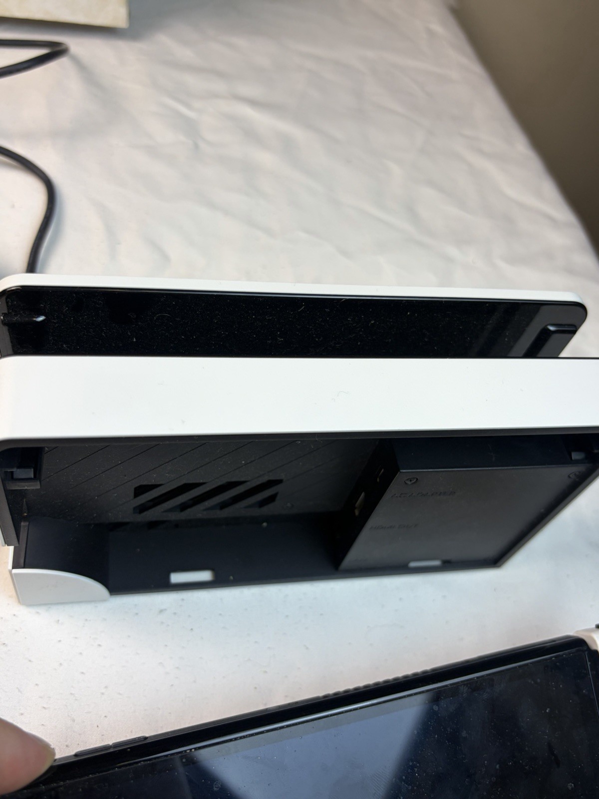 Nintendo Switch OLED HEG-001 64GB w/ White Joy-Cons Used