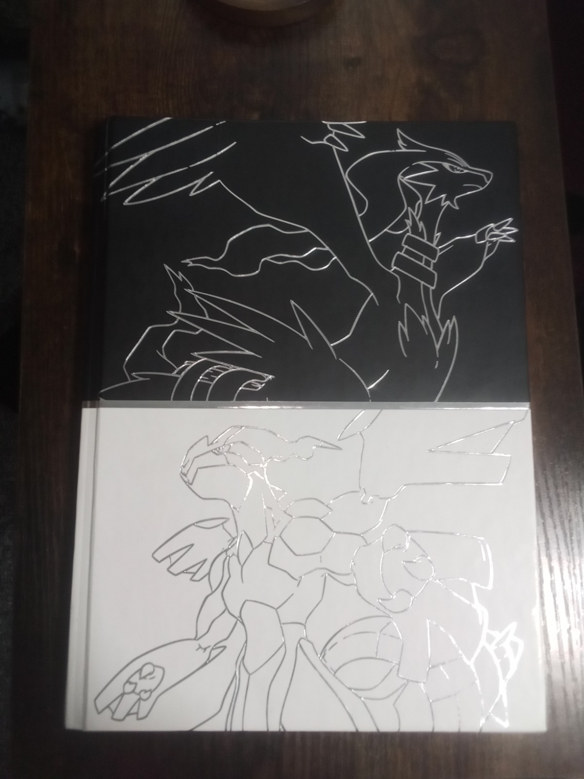 Pokémon Black & White Collector’s Edition Strategy Guide + Unova Pokédex