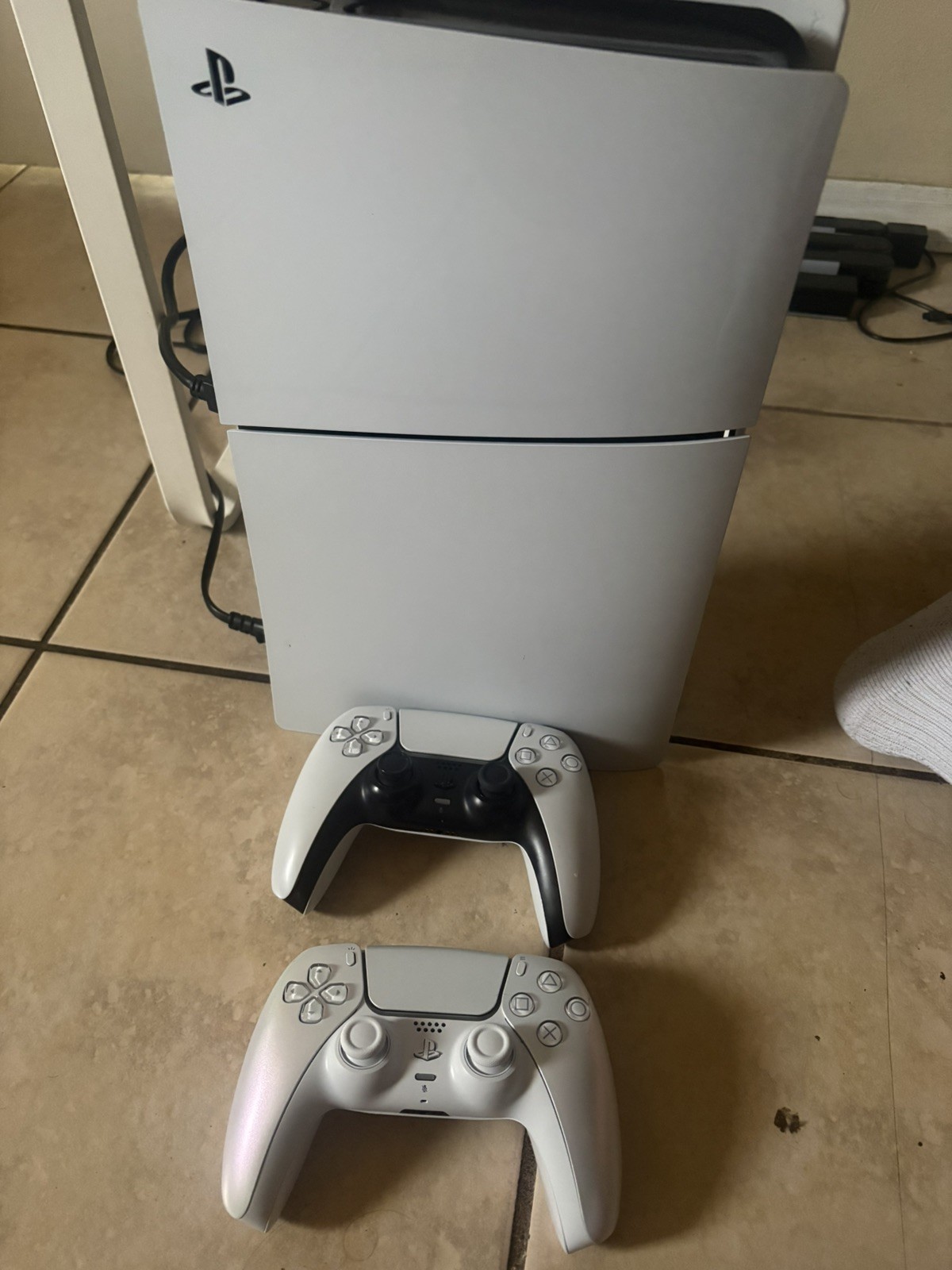 Sony Playstation 5 slim disc version 1 TB, 2 controllers *read description*