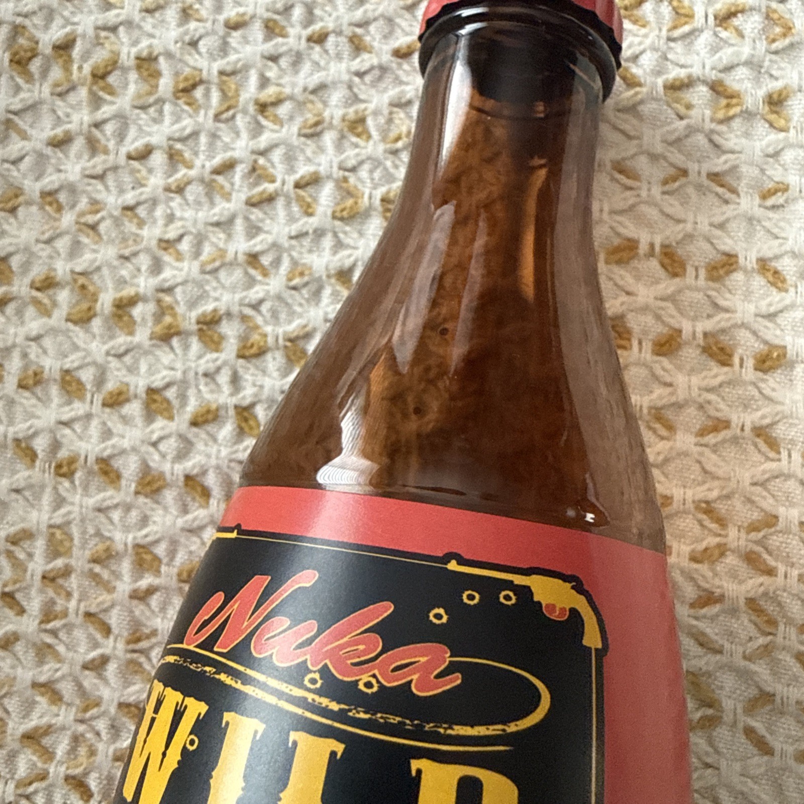 Fallout Authentic Nuka Cola Wild Collectibles Glass Bottle & 10 Caps !