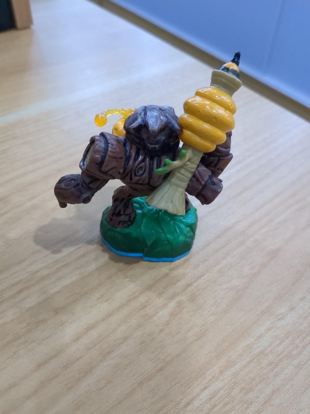 S1 Skylanders SWAP Force Lightcore Bumble Blast Figure