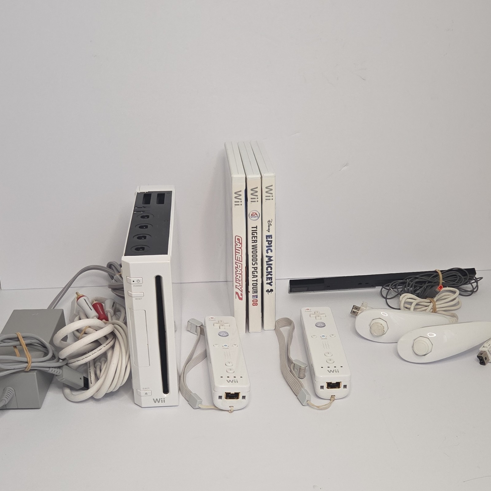Nintendo Wii Console Bundle w/ 2 Remotes, 2 Nunchuks, Sensor Bar NTSC-U/C
