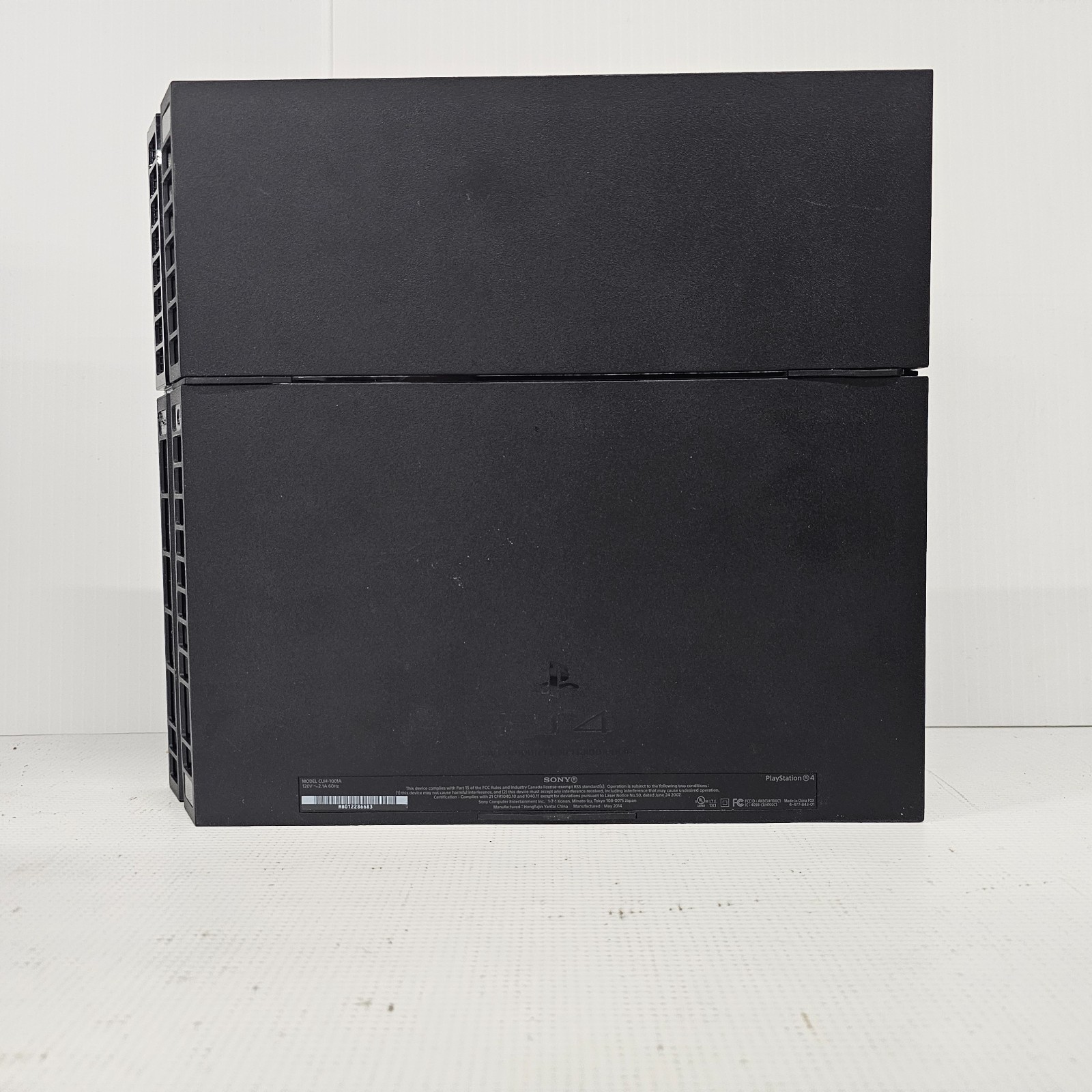 Sony PlayStation 4 CUH-1001A 500GB (loose shell app starting issues no return)
