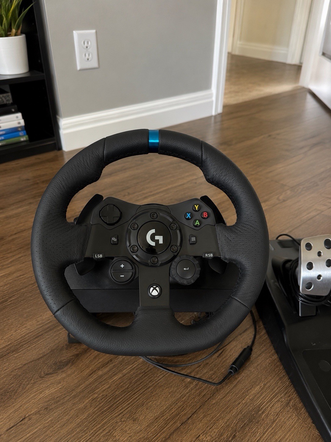 Logitech G923 Racing Wheel & Pedals for Xbox/PC Black/Blue