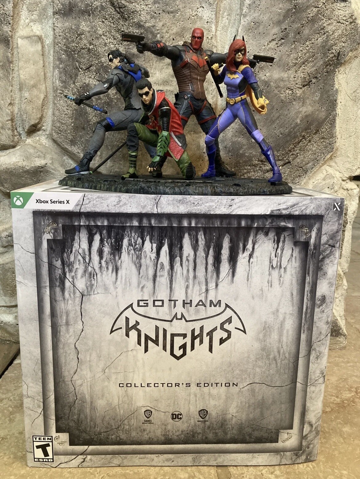 Gotham Knights Collector’s Edition Hero Diorama Statue w/ COA ￼*NEW* #405 LOW SN
