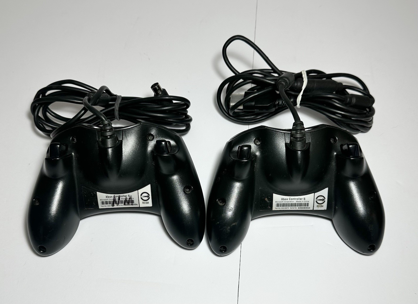 Microsoft Xbox 8GB Console & 2 Controllers – Black – Won’t Read Discs