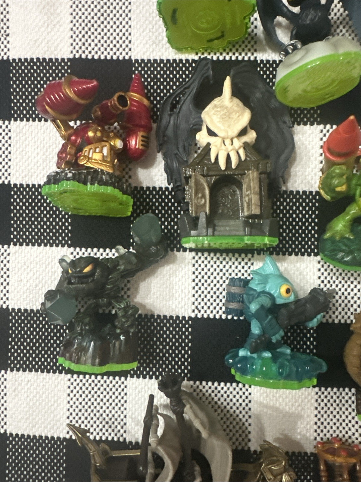 MASSIVE Skylander Lot with Cards Great Condition