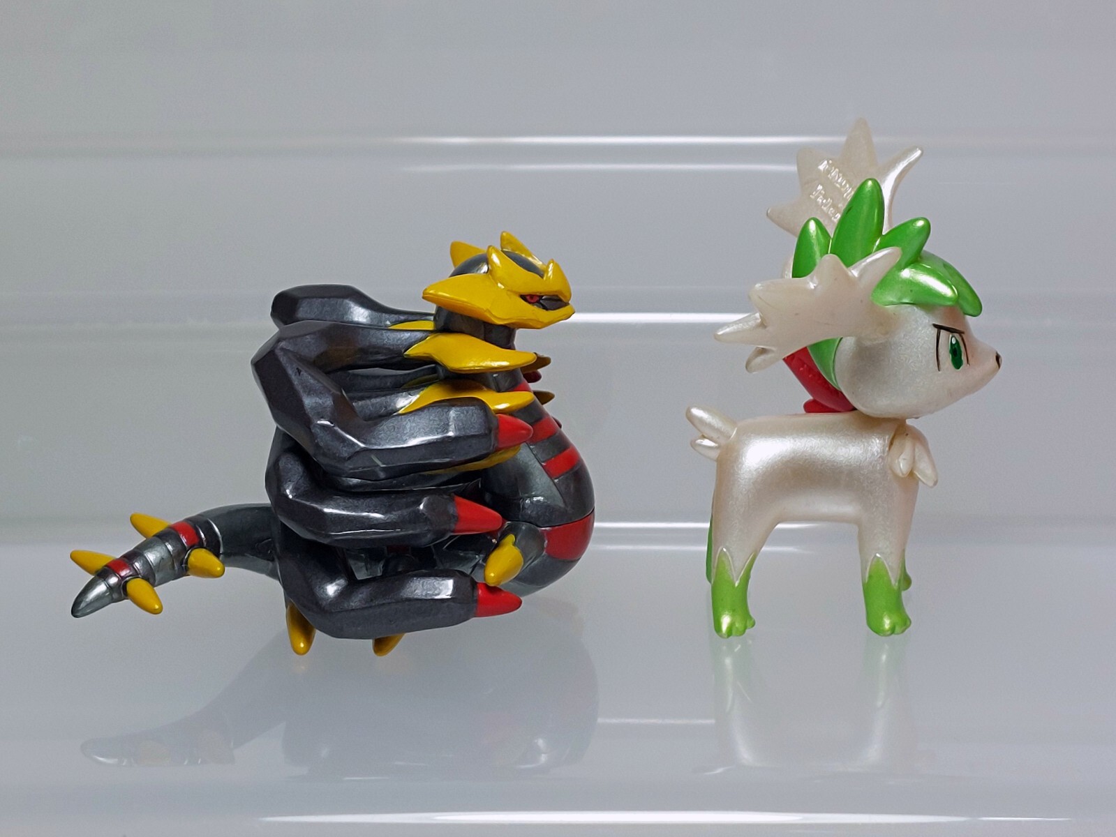 Metallic Giratina Shaymin Pokemon Monster Collection Figure Tomy G02 1.6-1.8in