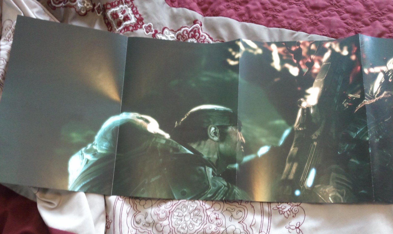 Gears of War Poster Xbox 360 Microsoft Epic Games Marcus Fenix Chainsaw Netflix