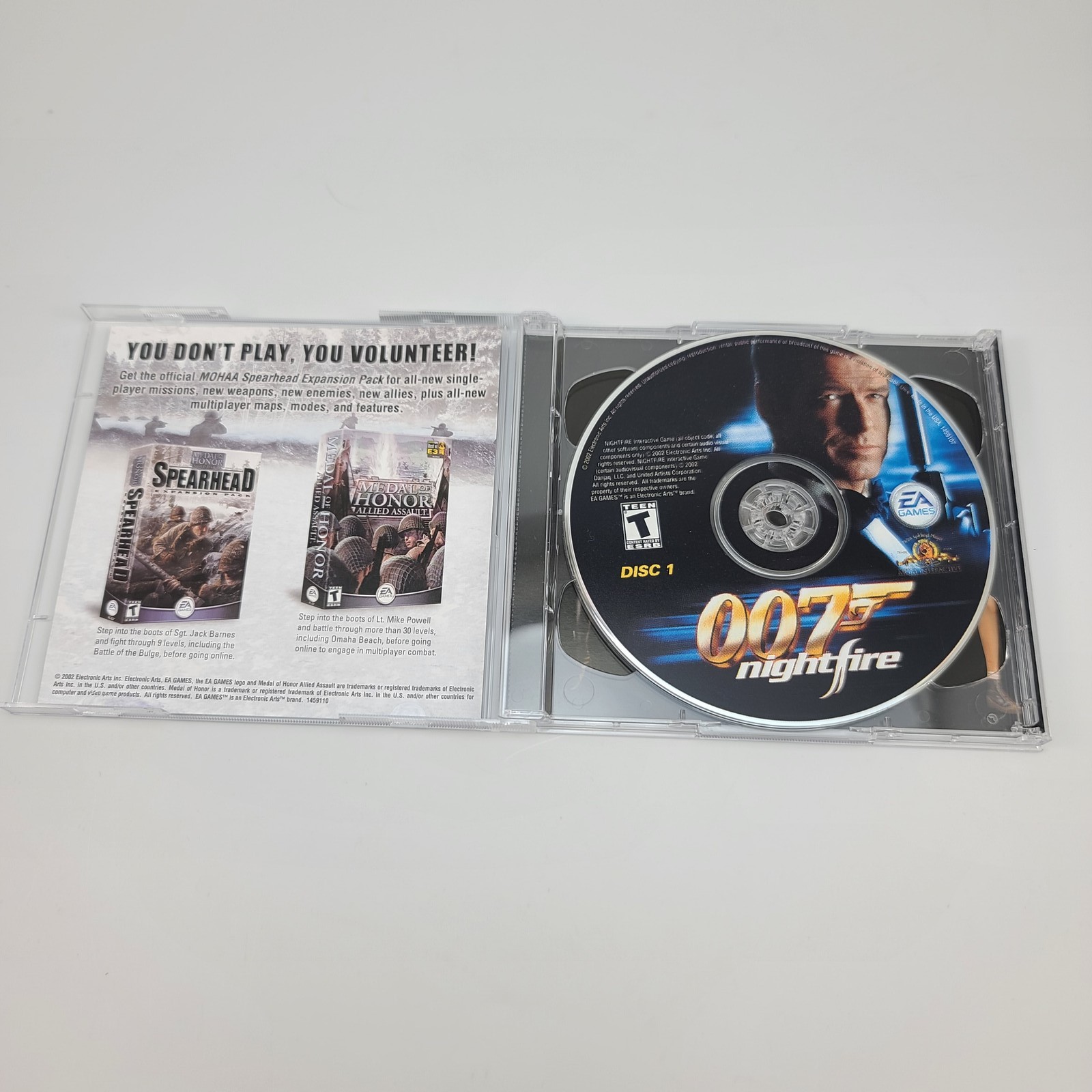 007 Nightfire PC CD-ROM Game James Bond EA Games MGM Interactive Complete 2002
