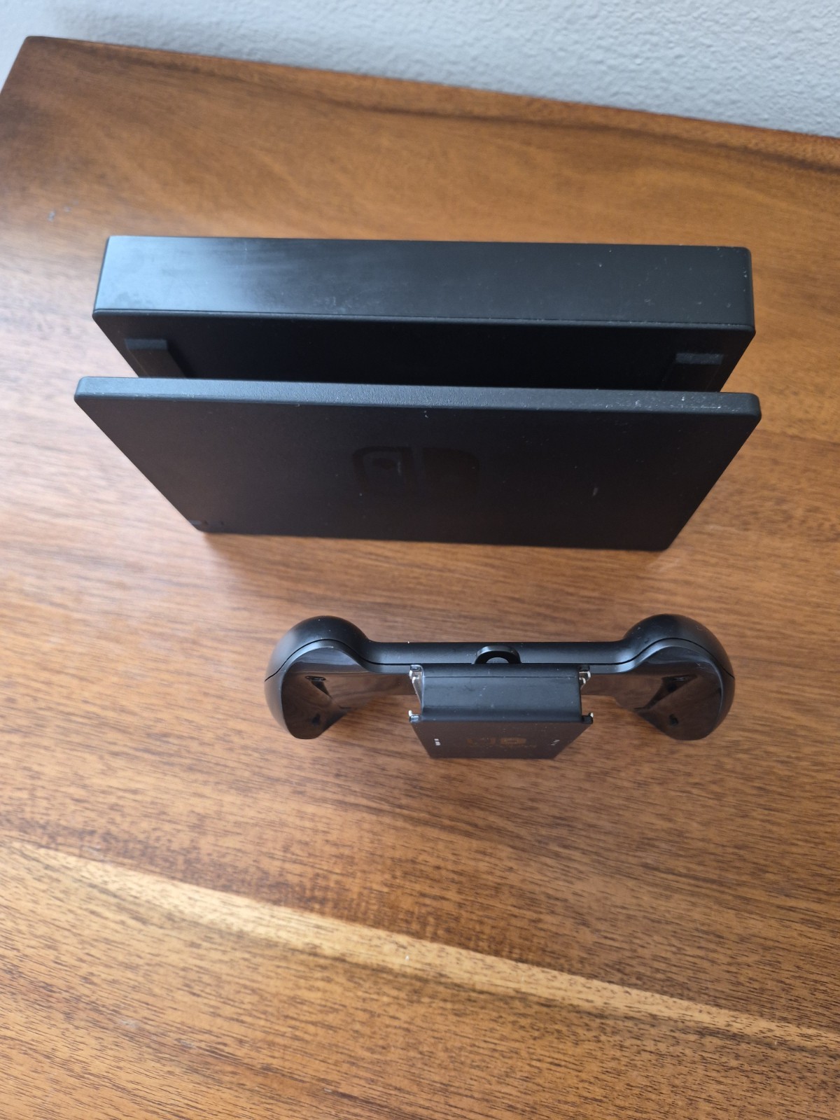 Nintendo Switch Game Console TV Dock HAC-007 & Joy Con Controller HAC-011