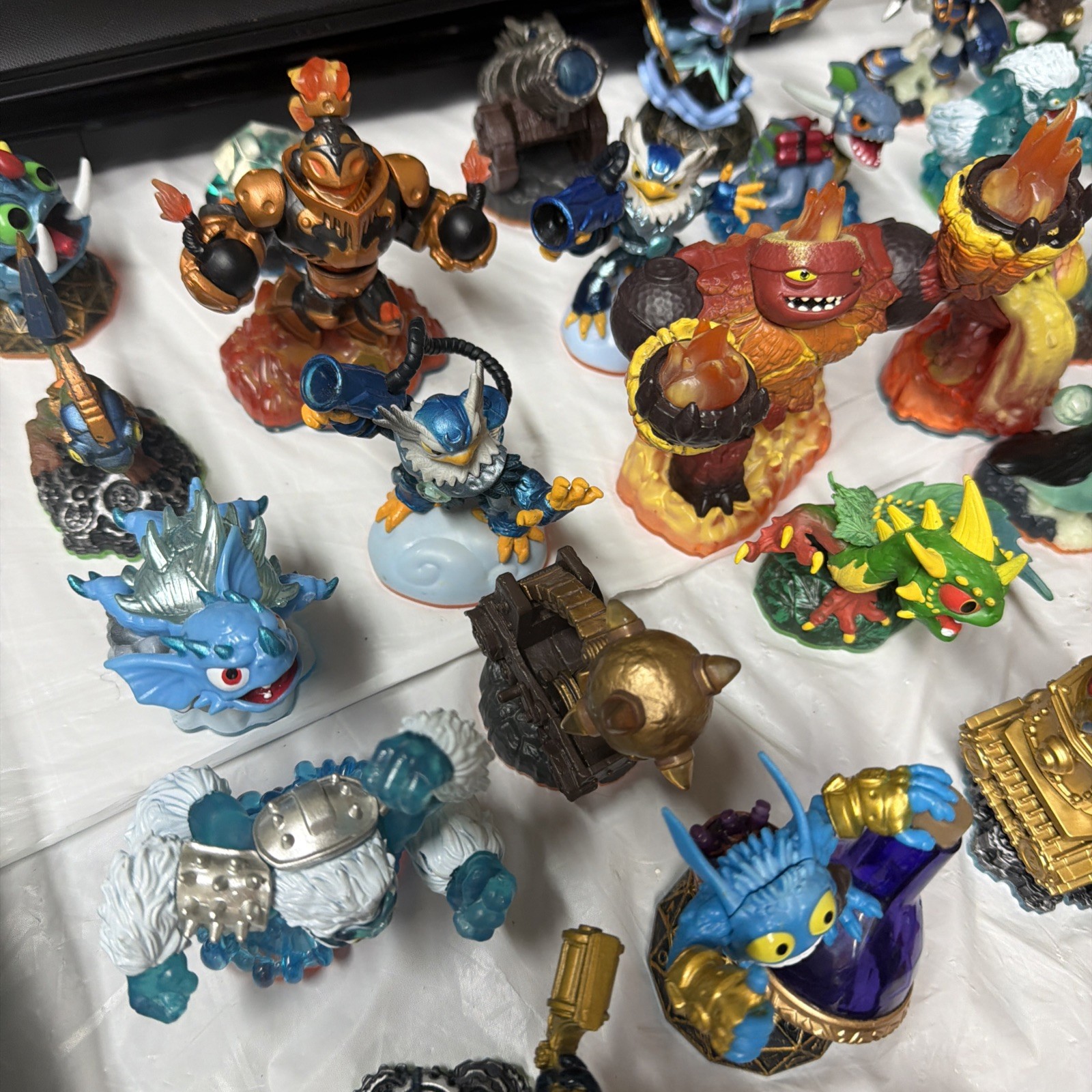 LOT 42 Skylanders: Spyro’s, Giants & More Adventure Game Skylander Figures