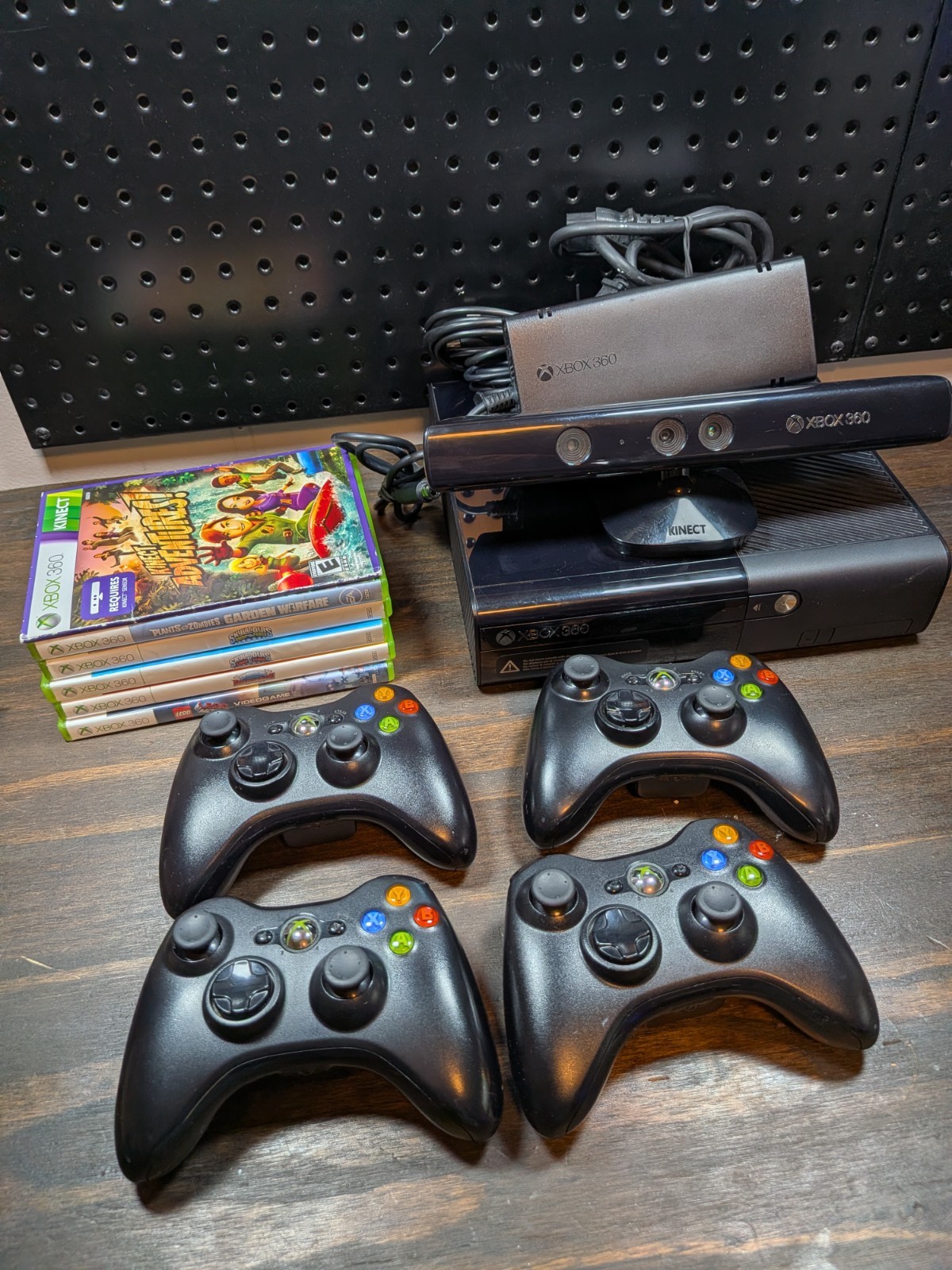 Xbox 360 E Console 500GB Bundle w/ Kinect 4 Controllers 6 Games Tested Working