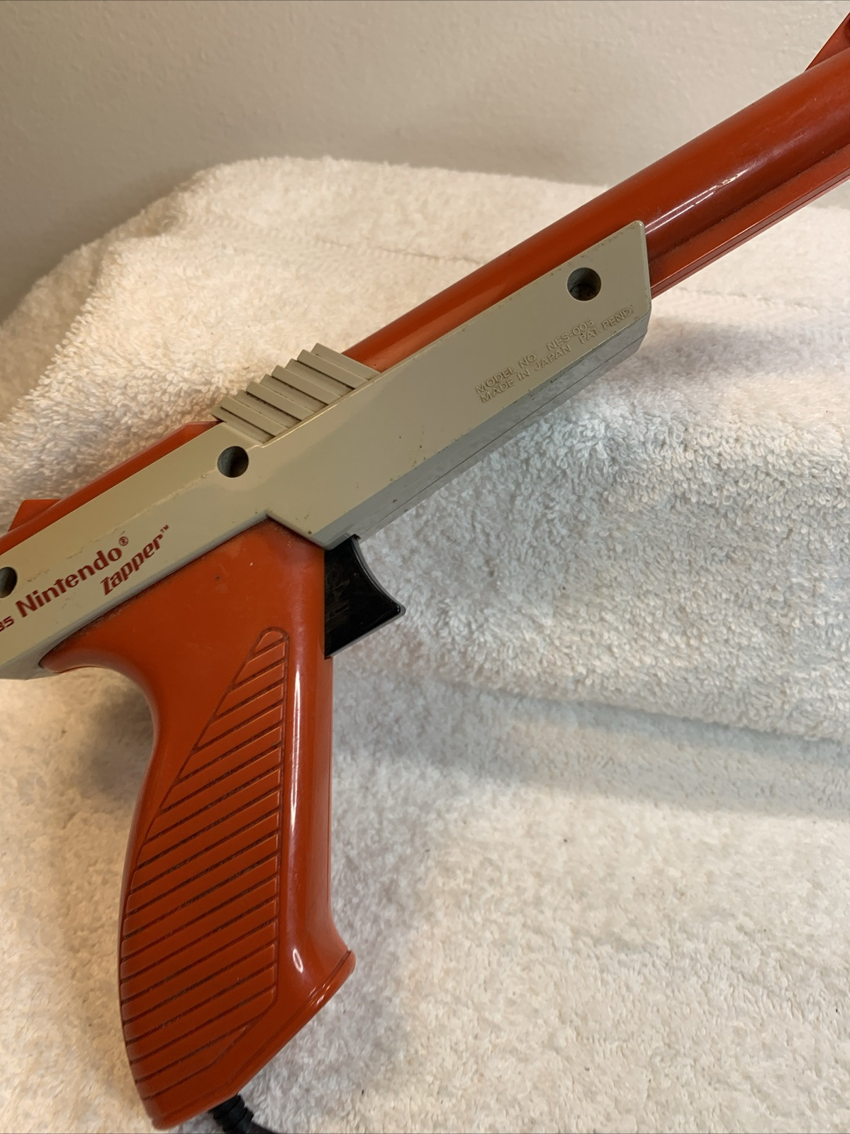 Original 1985 Orange Nintendo NES Zapper Gun NES-005 Authentic Untested