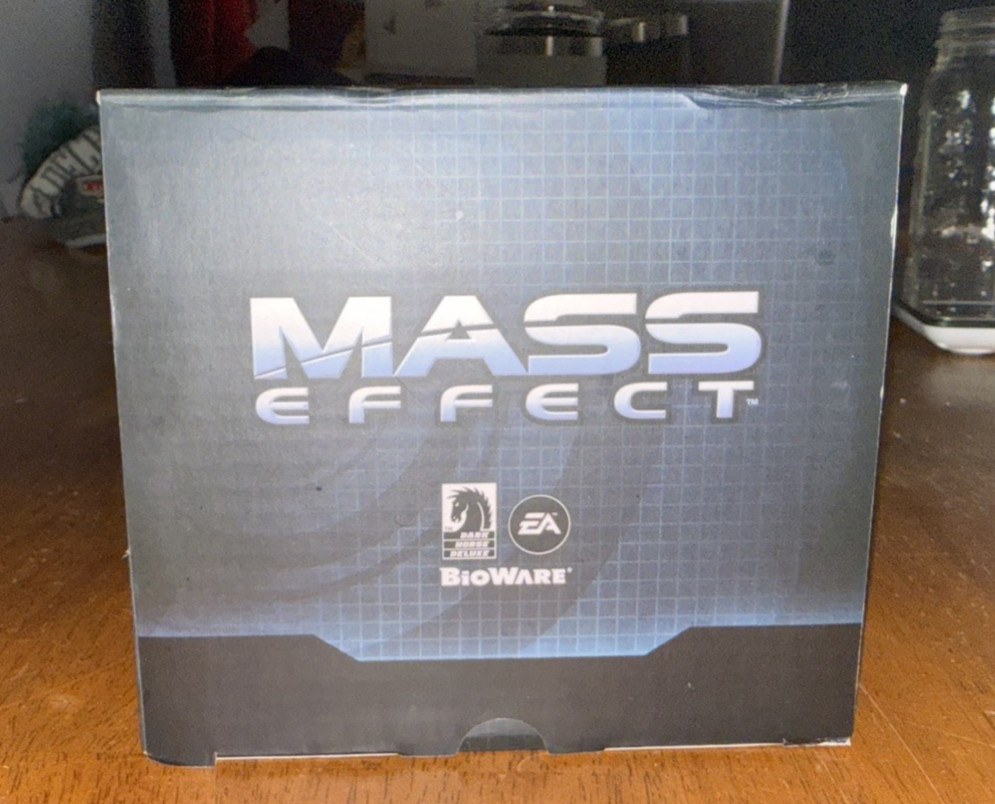 Mass Effect Alliance Cruiser Replica Model Dark Horse Silver Edition
