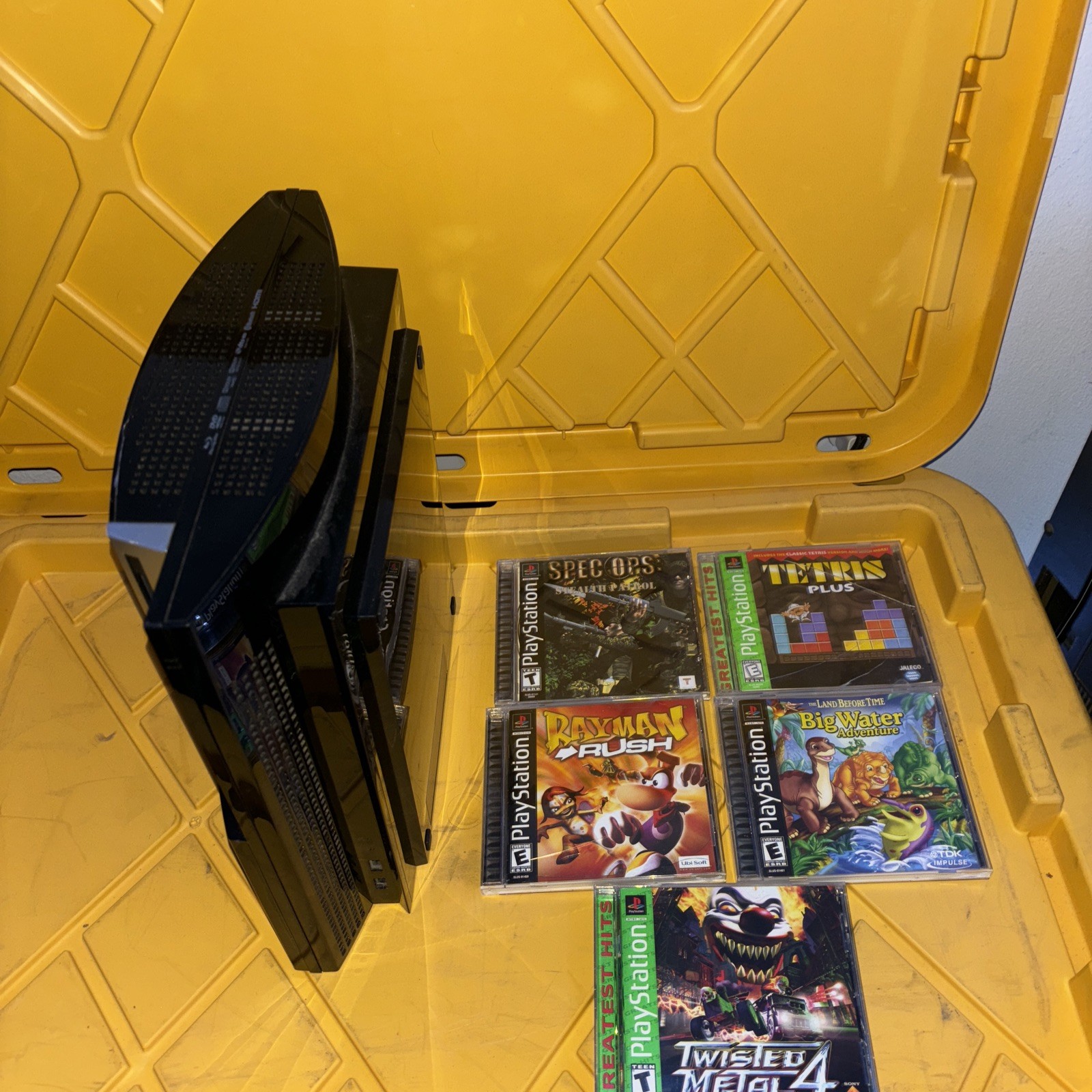 Sony PlayStation 3 60GB Piano Console Black Backwards Compatible. with 11 games
