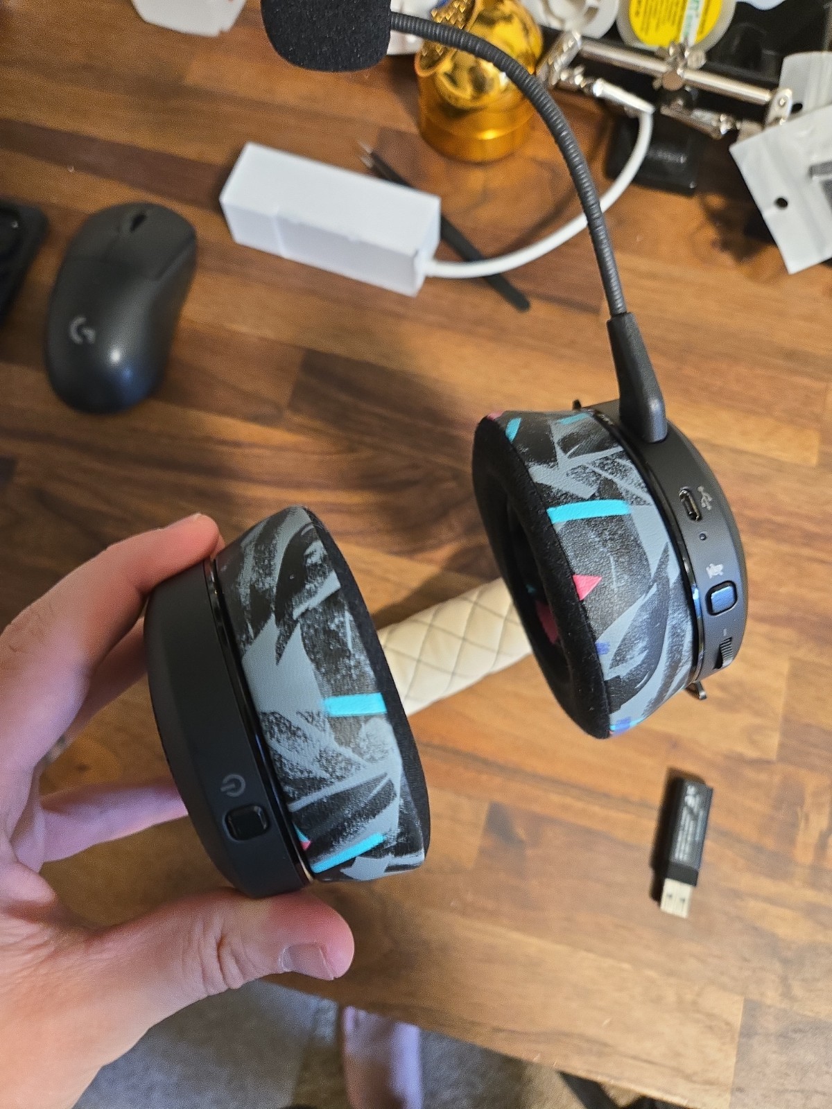 Corsair HS70 Pro Wireless Gaming Headset (With USB Dongle)