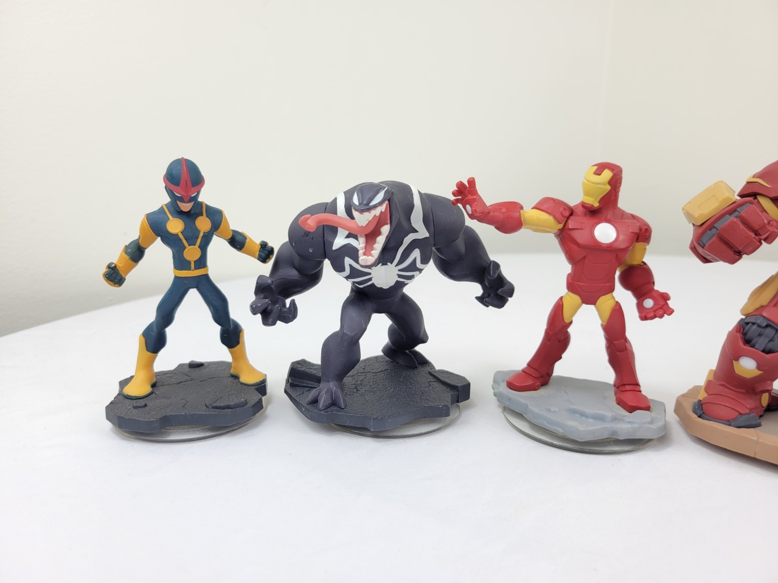 Disney Infinity 2.0 Edition Venom Thor Iron Man Hulk Captain America Lot of 7