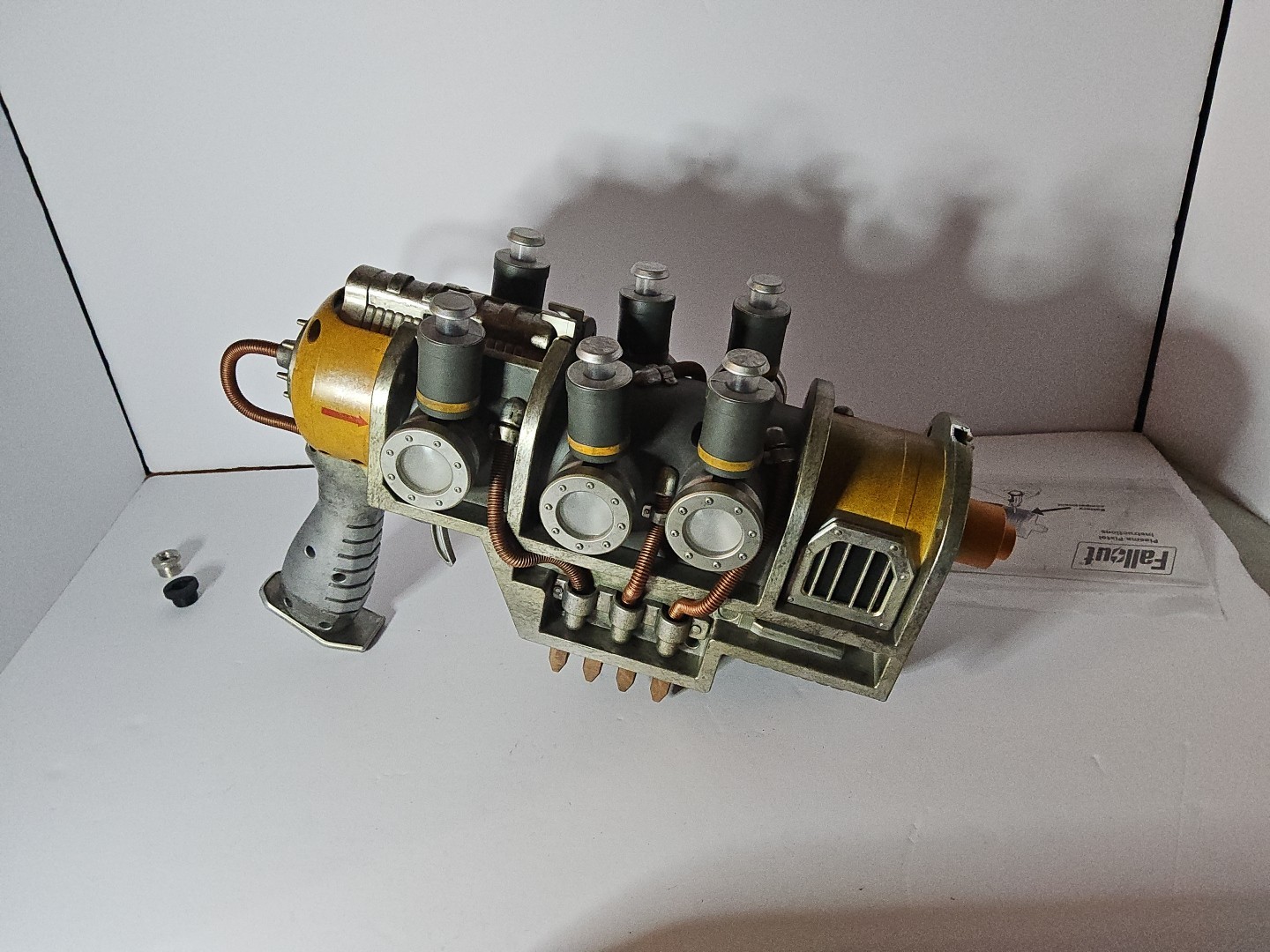 Fallout Plasma Pistol Replica Official Bethesda Thinkgeek Damaged