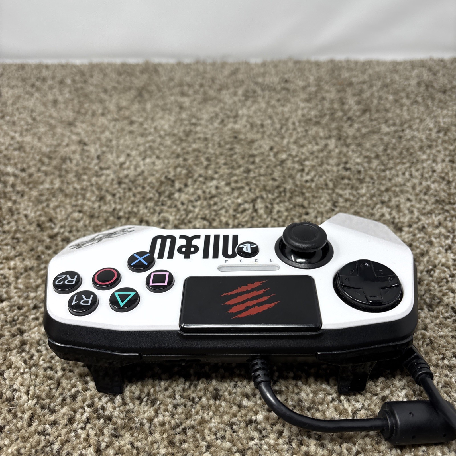 Mad Catz Street Fighter V Arcade Fight Pad PRO PS3/PS4 Controller White