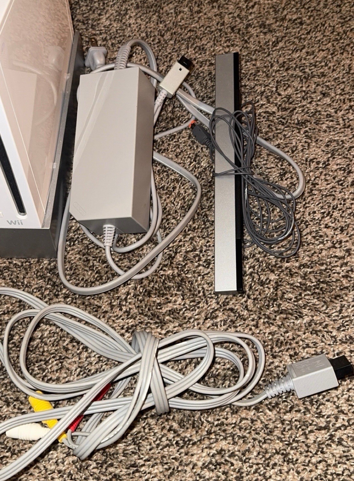 Nintendo Wii RVL-001 White Console Bundle 2 Remotes 2 Nunchuks Wi-Fi 480p
