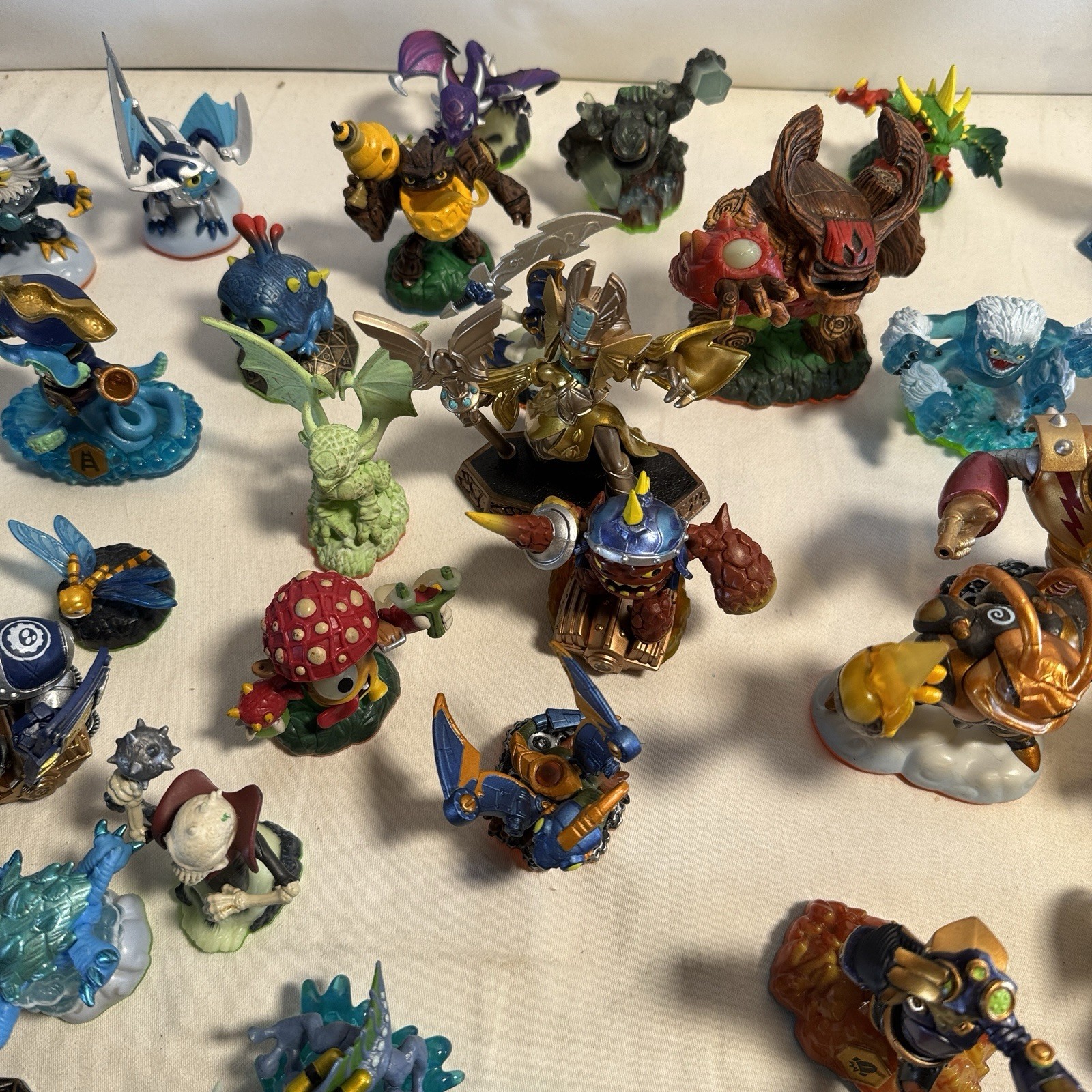 Activision Skylanders Character Figures 90 With Portal Crystals And Keys!