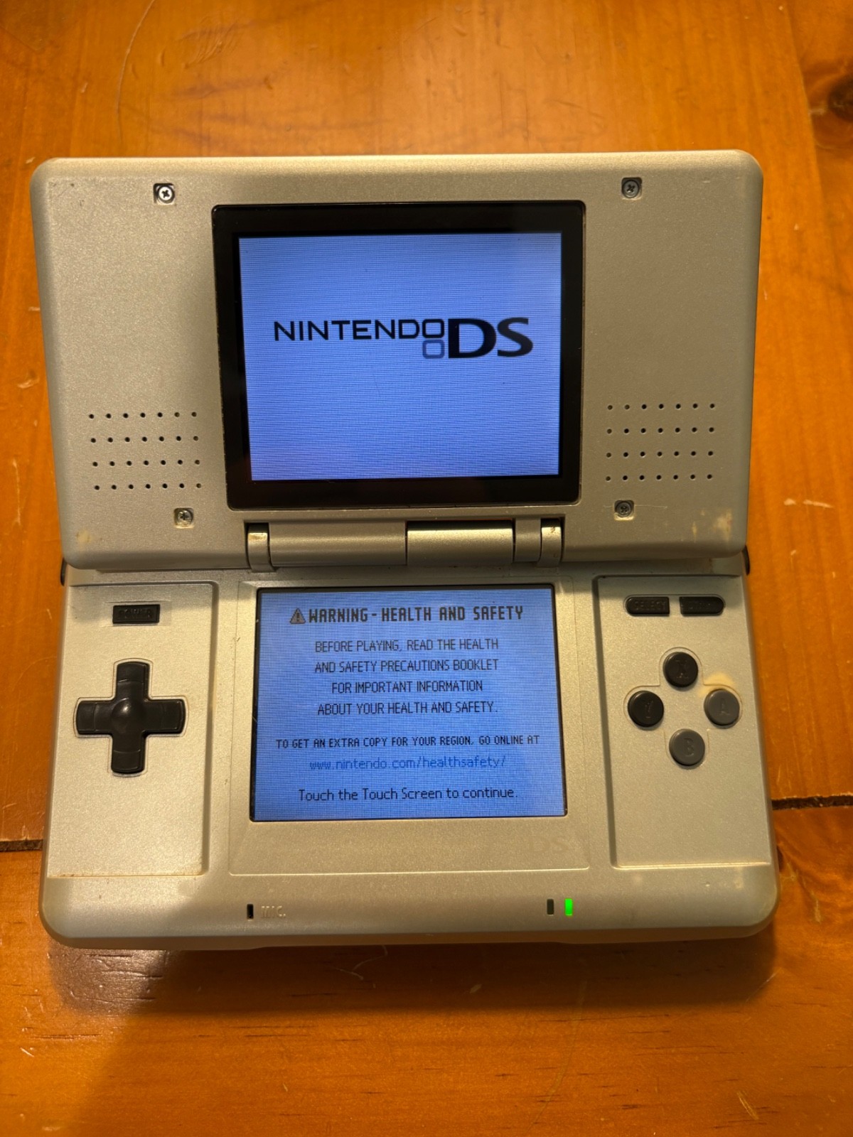 Nintendo DS Silver Handheld System – Good Condition! – TESTED AND WORKING (10D)