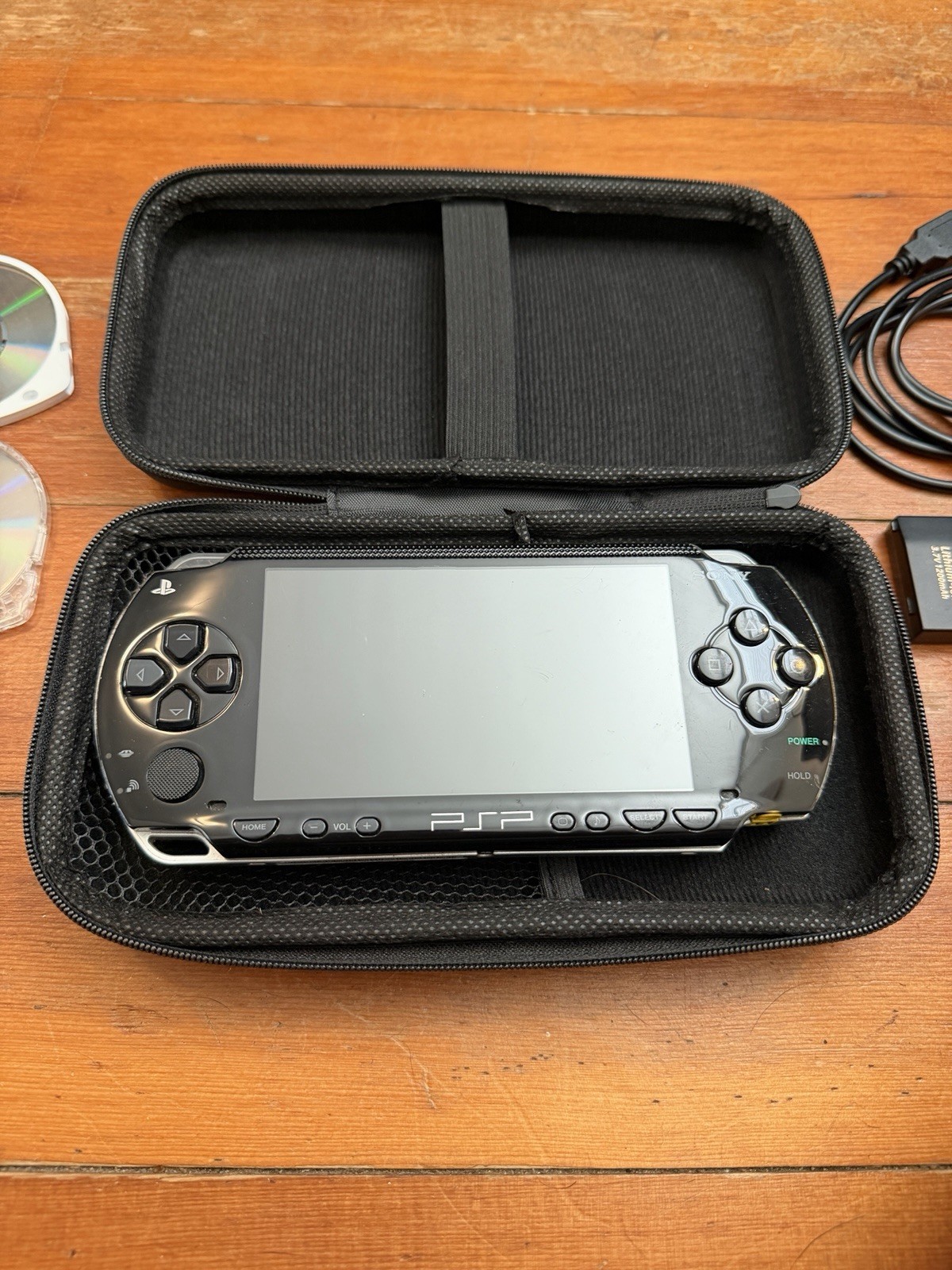 PSP- 1001b2 No Mod Original Everything Works Original Battery And Memory Card1gb