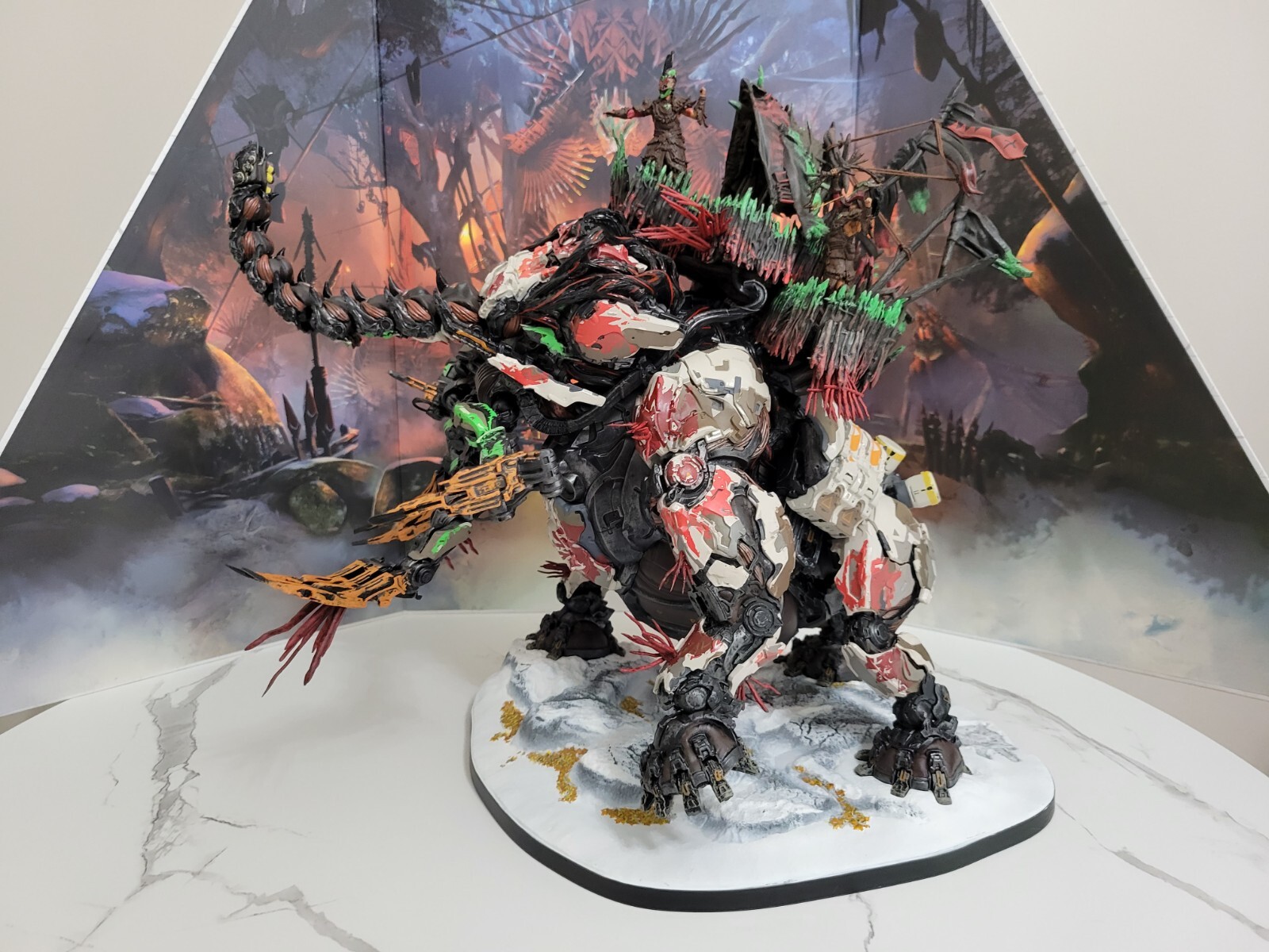 Horizon Forbidden West Regalla Edition Tremortusk Mini Aloy Statue & Background