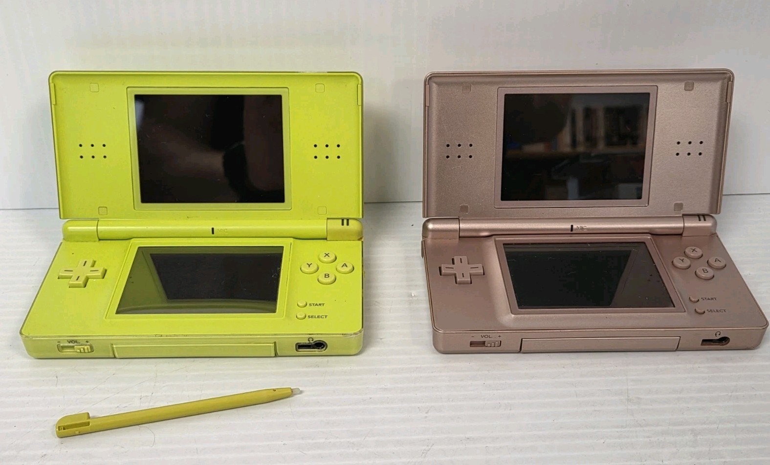 READ!!! – Nintendo DS Lite (USG-001) Green & Metallic Pink -Lot Of 2 – Both Work