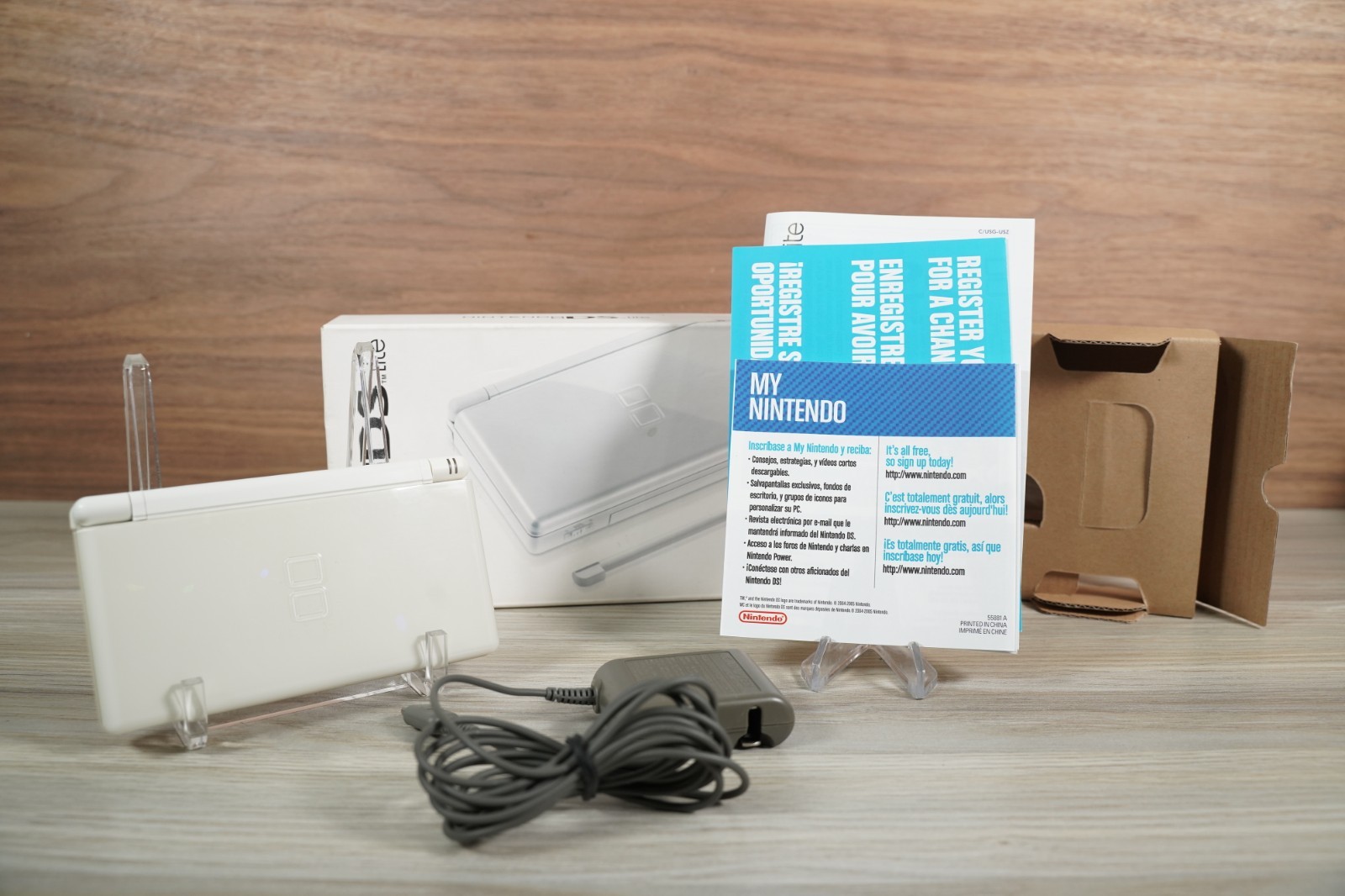 Nintendo DS Lite System – Crystal White Complete In Box CIB