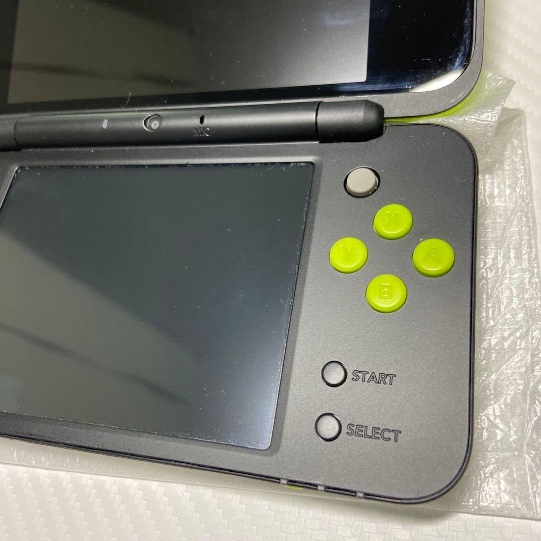Nintendo New 2DS LL Black Lime Complete in Box Tested 6932