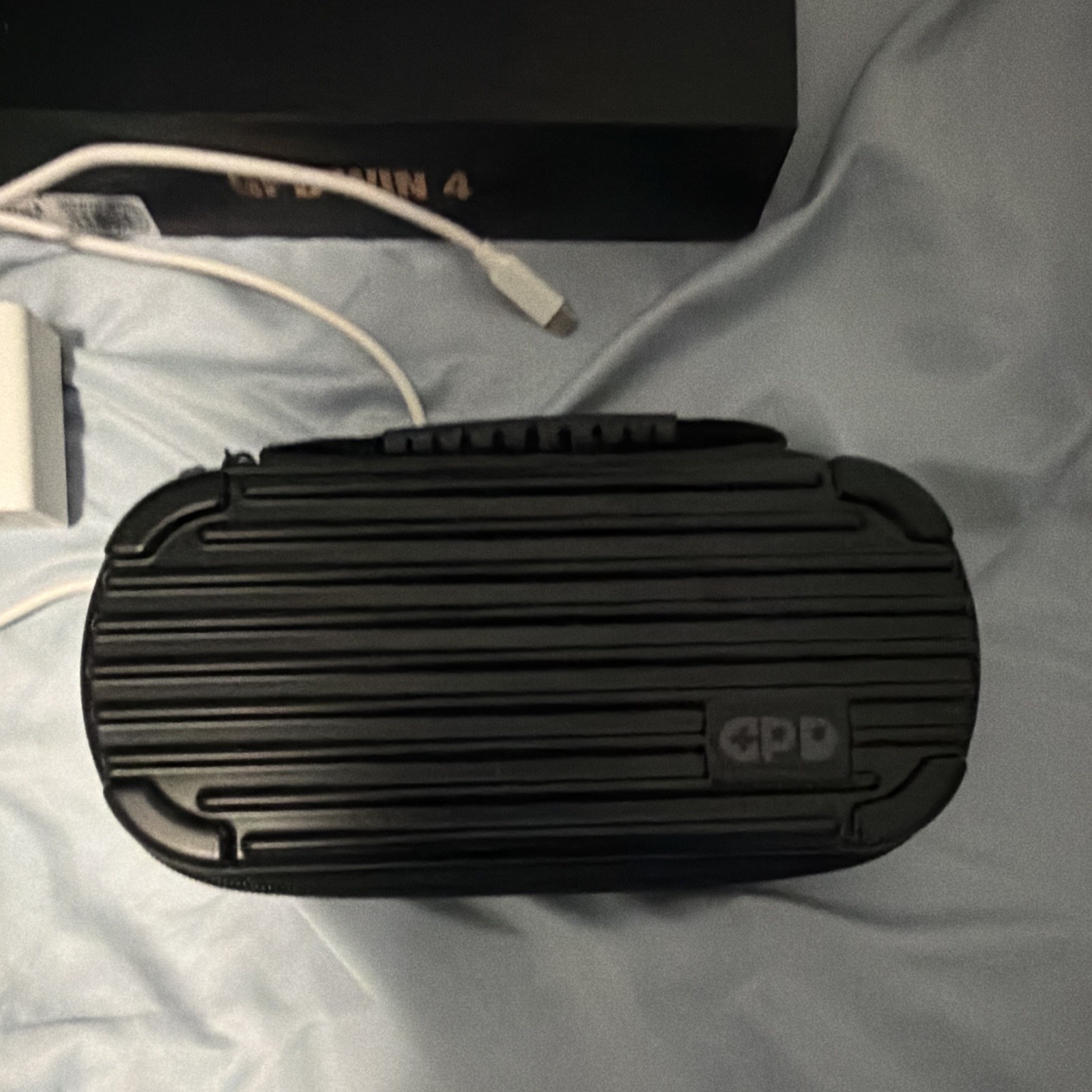 GPD WIN 4 Ryzen 7 8840U 32GB DDR5 w/ 1TB