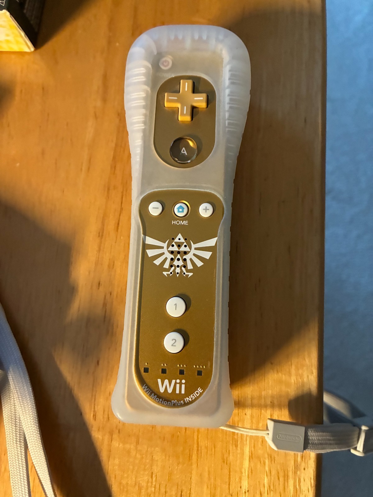 Nintendo Wii Motion Plus Remote Zelda Gold Limited Edition +Regular controller